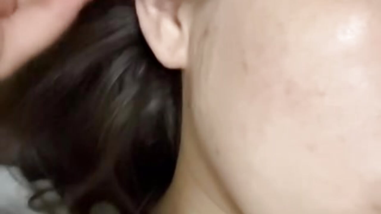 My earrings and my ear piercing - EffieCappaert 캠 모델의 동영상