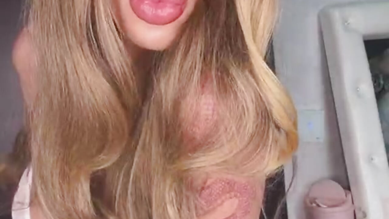 Heyyy🙈 – video od webkamerové modelky iarine