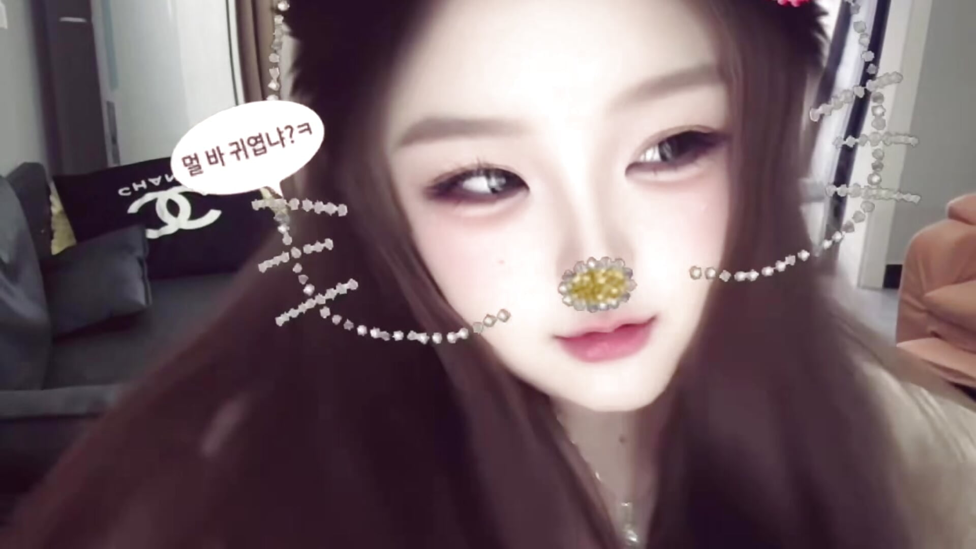 7b6af017543d443c9236ada9cab83882 – video od webkamerové modelky MIJ44445555