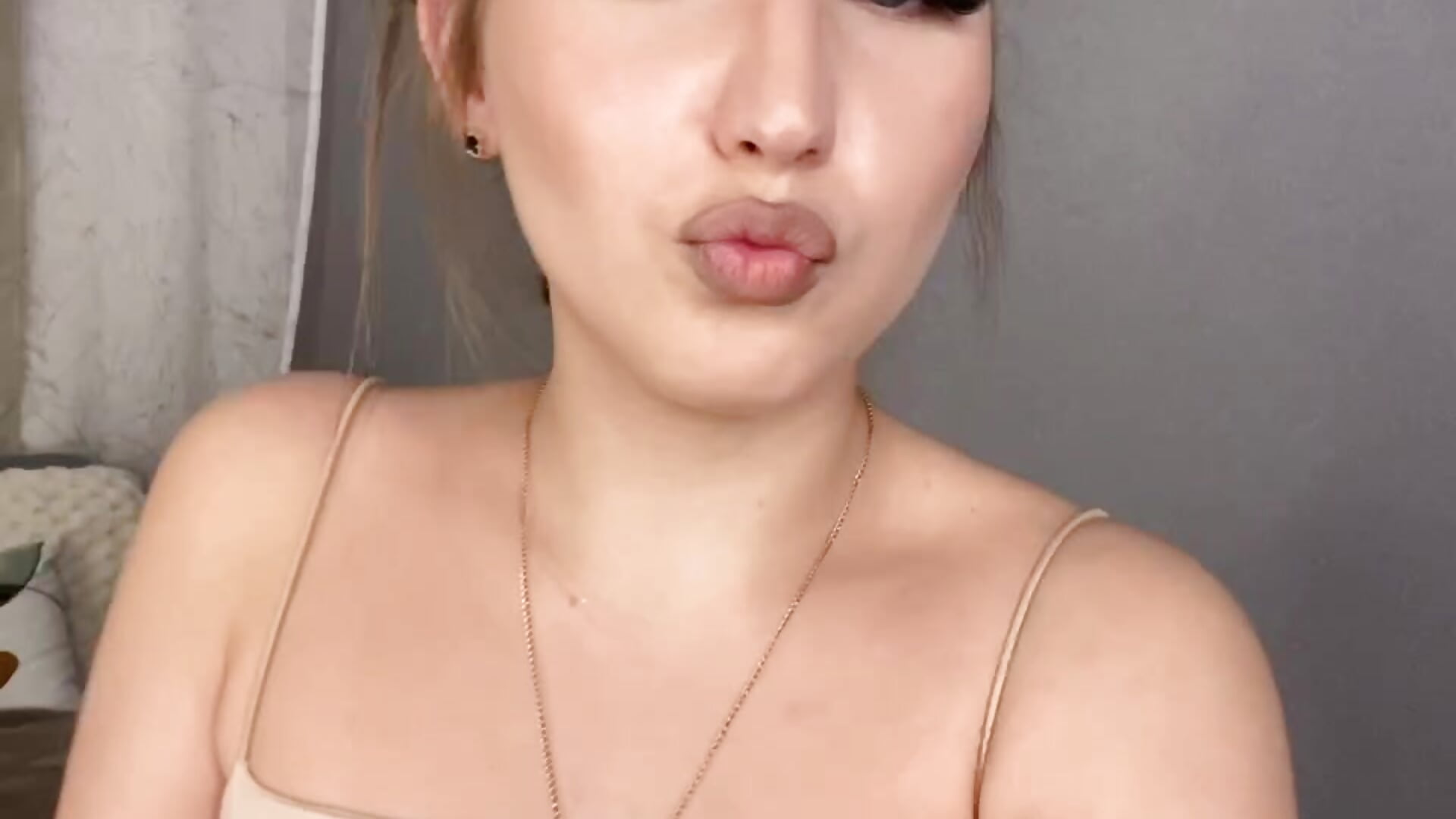WASUUUP - video od modelky/modela KarriDunman