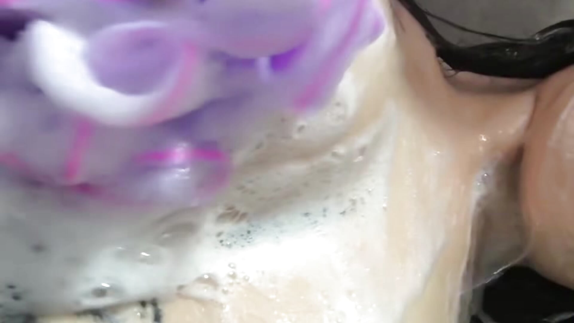 Small, soapy breasts – video od webkamerové modelky Julietta_p