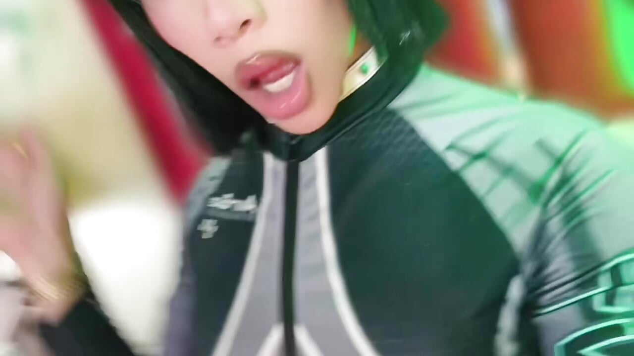 Your mechanic has arrived  🛠️ - vídeo de la modelo de cam khloe_Gils