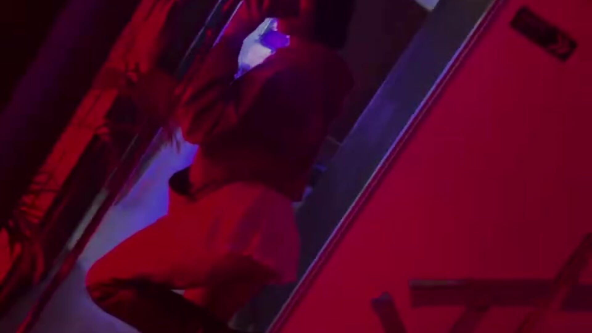 Do you like my boots?  🖤😈 - vídeo de la modelo de cam khloe_Gils