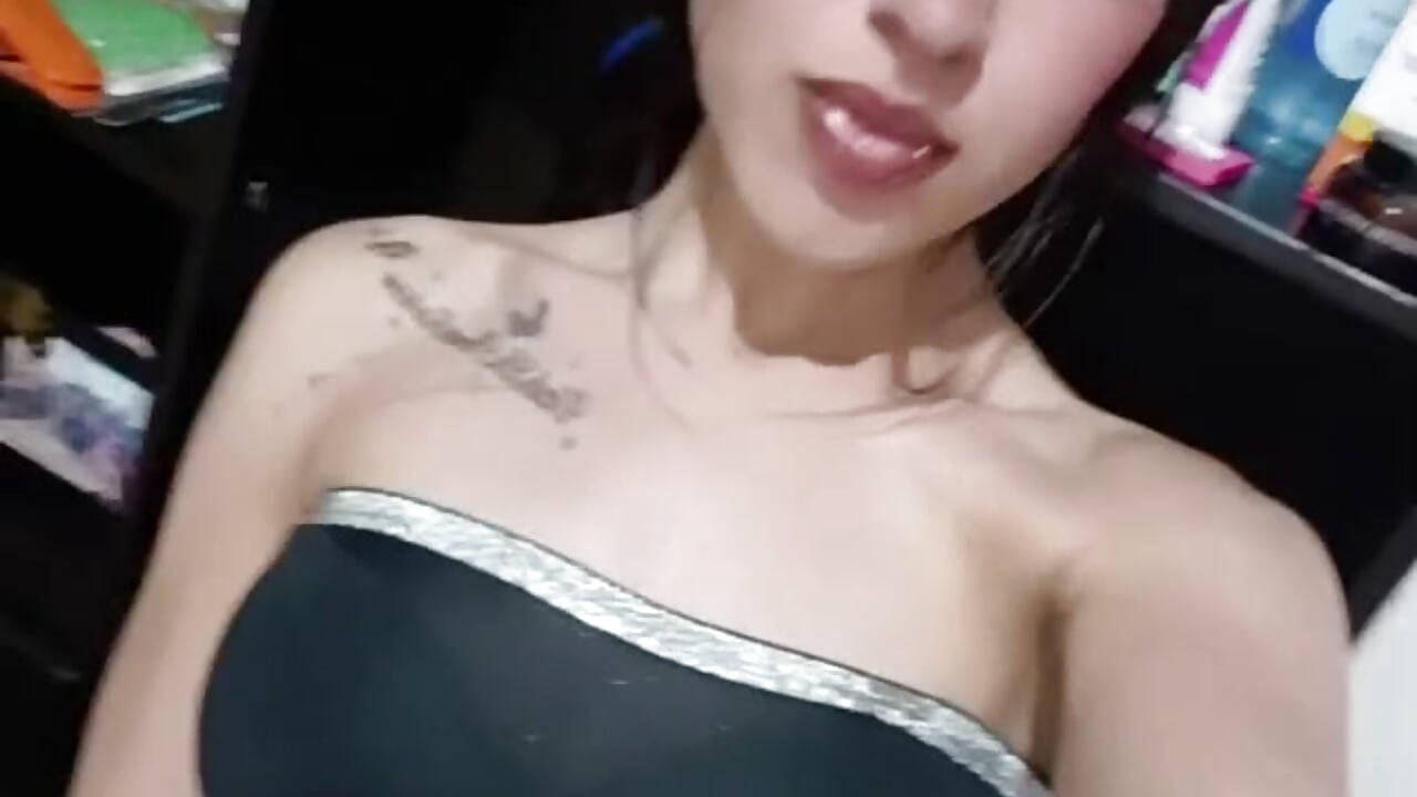 cute and flirty 🎀– Eimy_Blum kameramodell videója