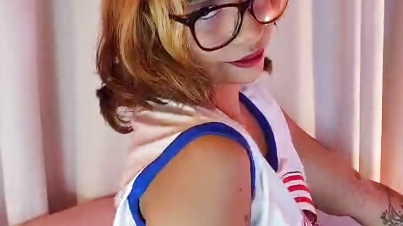 Things are about to get interesting… 💋 - video by LeylaKnox cam model
