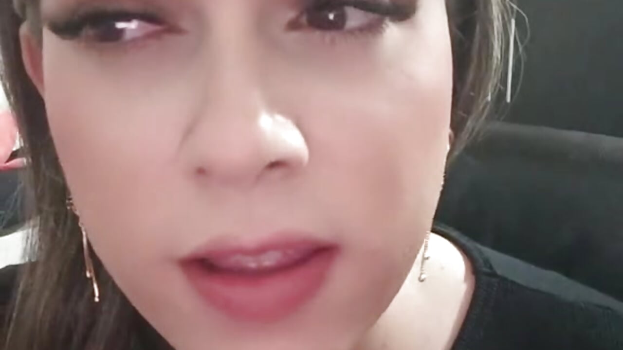 My passion🎤🎙️❤️ - video by ValeriaOnyx cam model