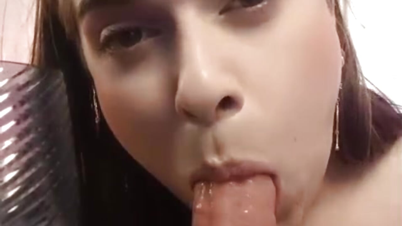 Taking it to the deepest part of my throat🥒😈extra saliva 🤤 - video by ValeriaOnyx cam model