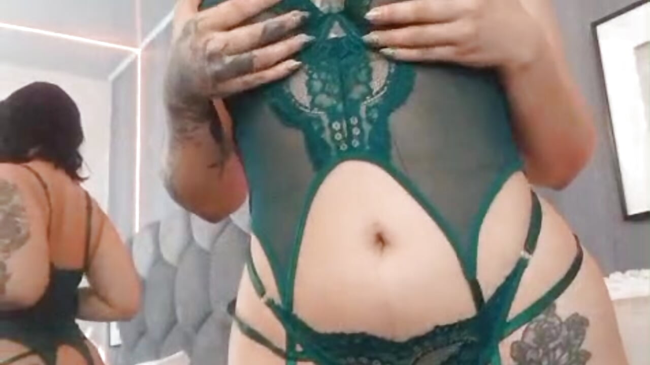 Slide into my world where pleasure knows no limits. – video od webkamerové modelky HannaGoddess