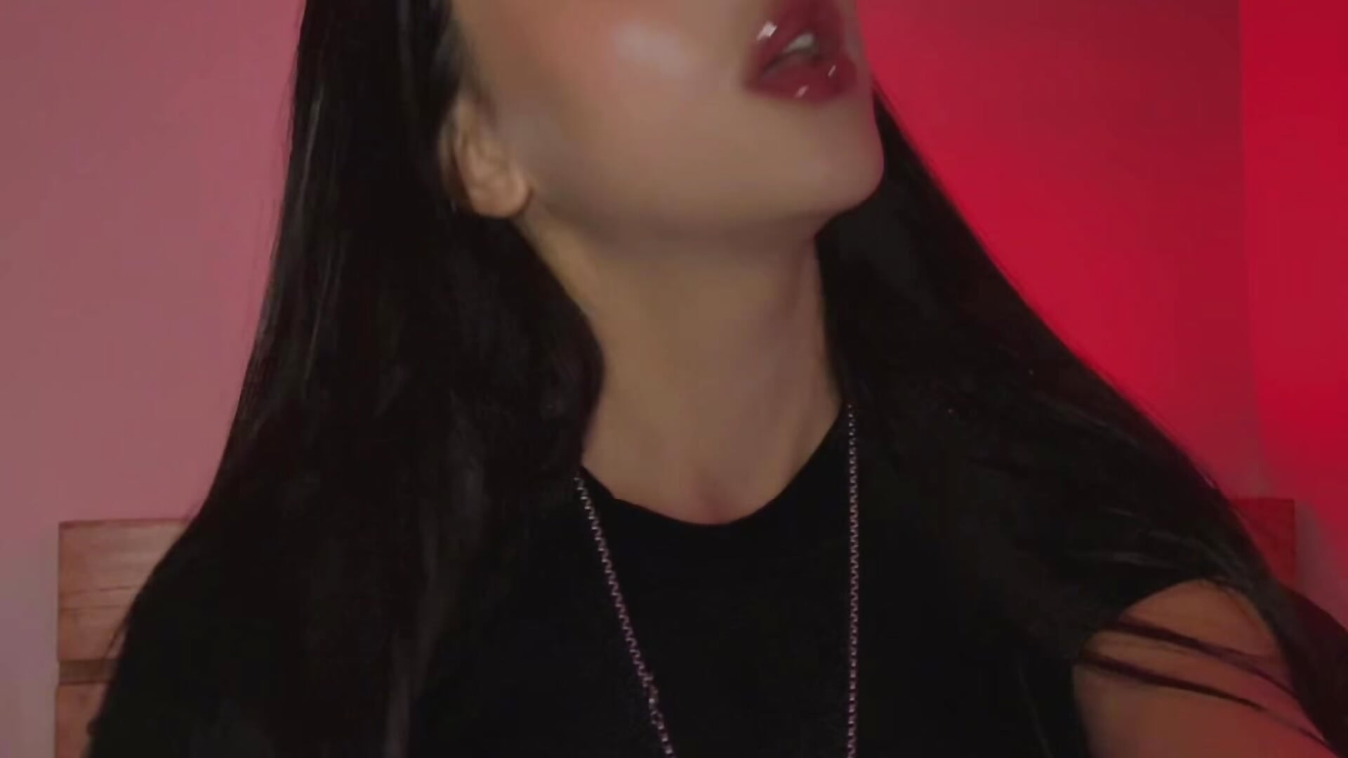 b85ab1326427485eb20d4a92dcc67471 – video od webkamerové modelky AriaDomina