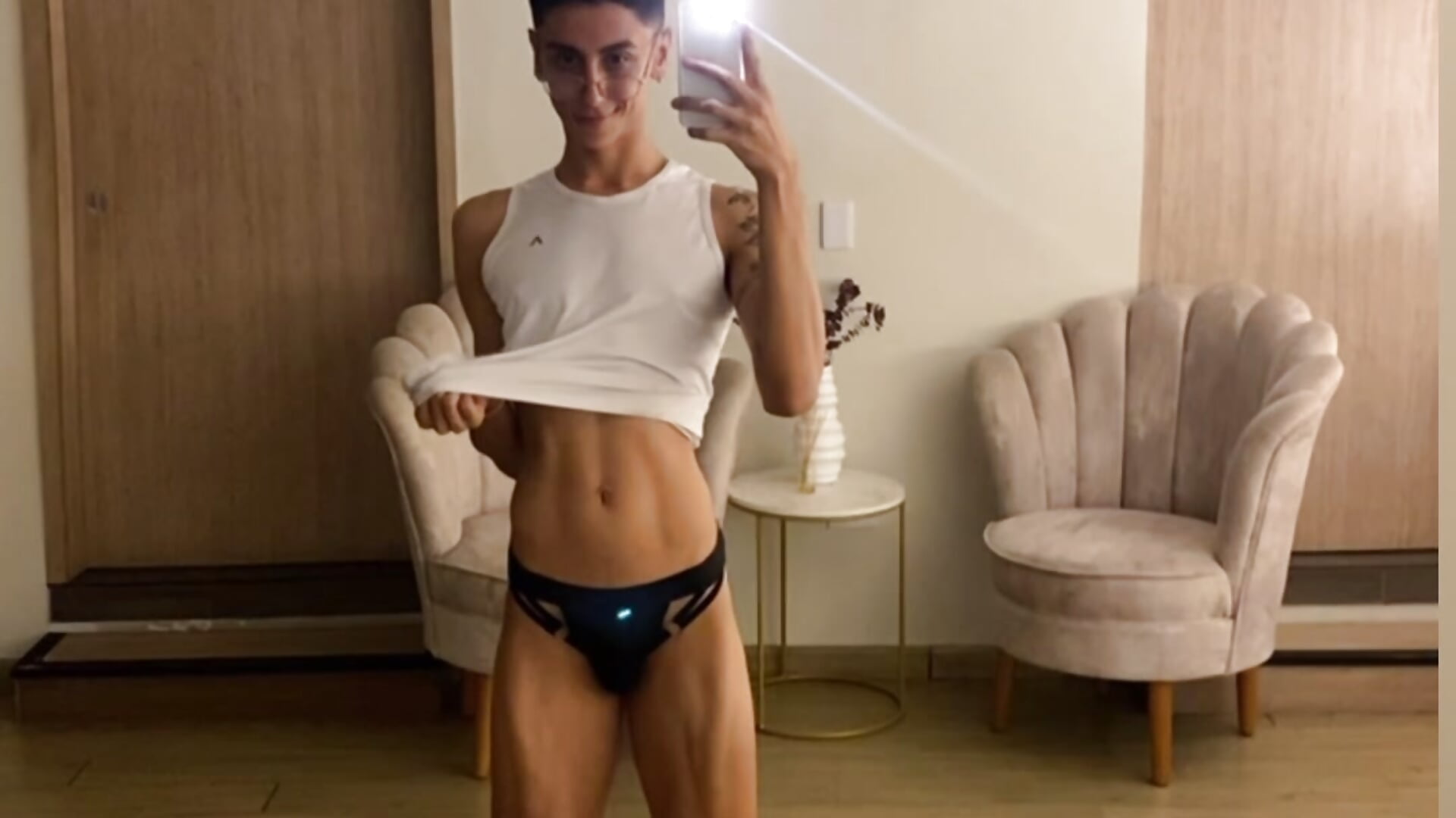 🪽 – video od webkamerové modelky Gio_carangi