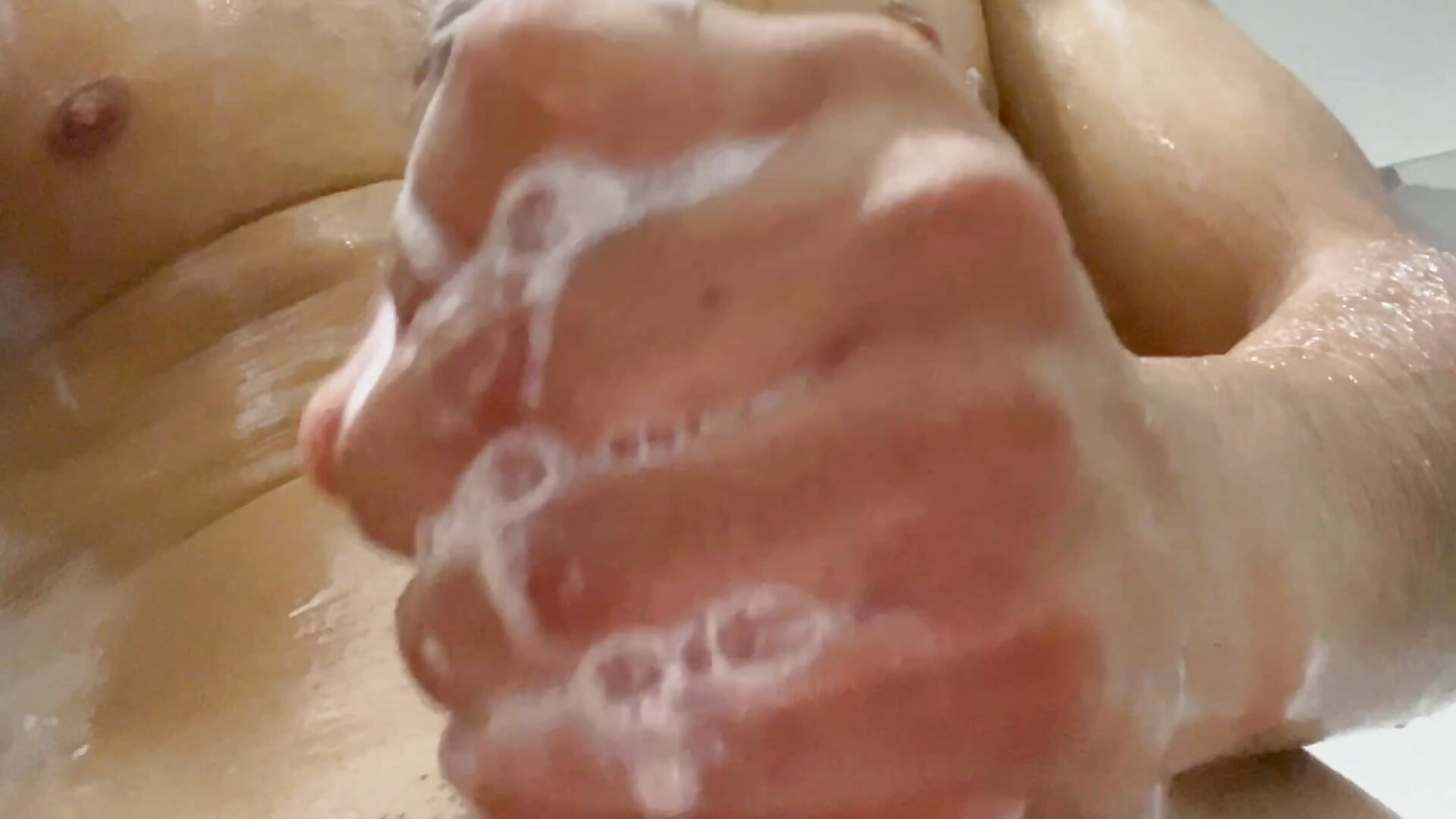 CALIENTE EN LA DUCHA🤤 - video by Pier_bellako69