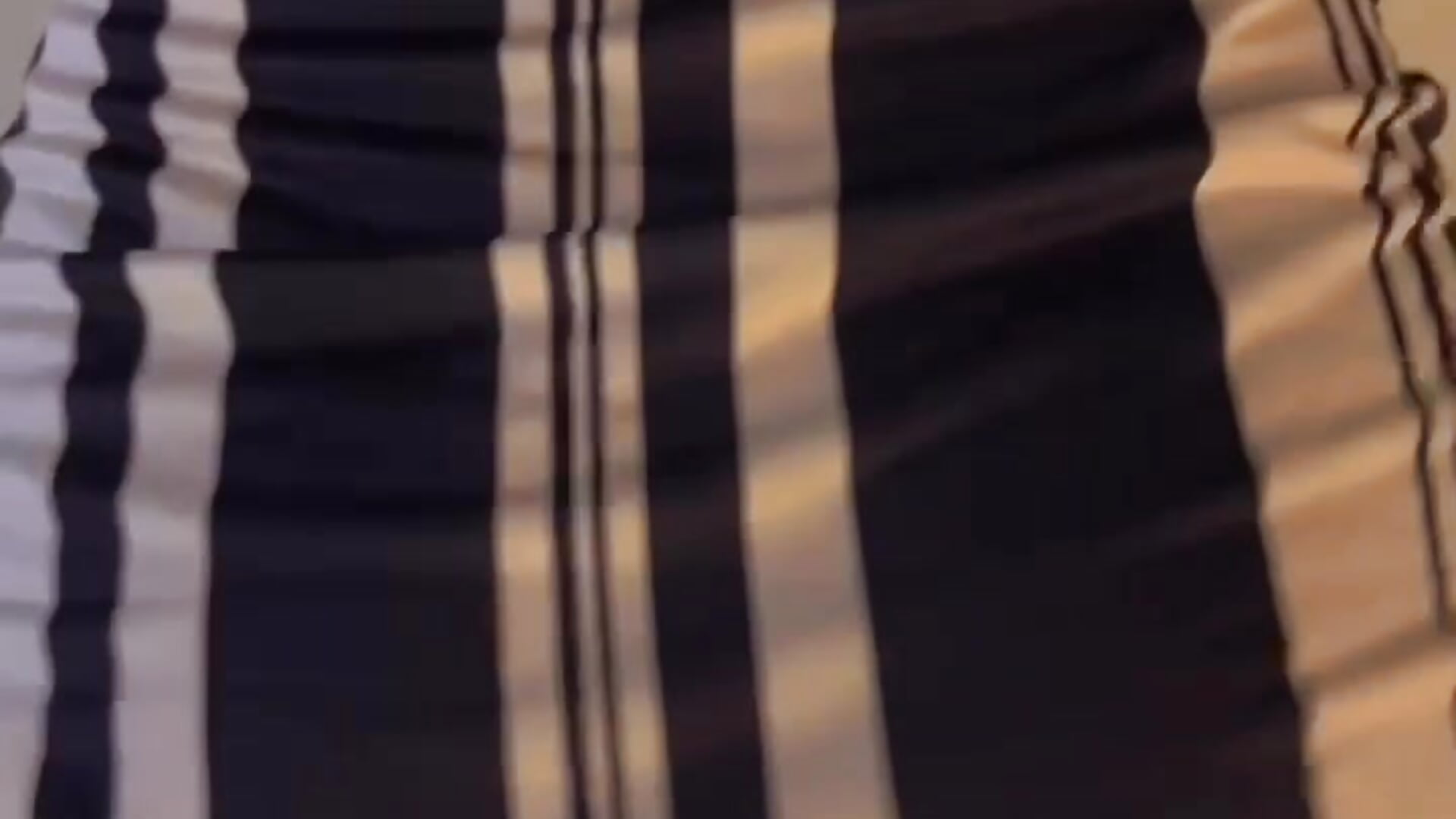 “Late night, loud beats, wild moves 💃🔥” – video od webkamerové modelky NIYA_PUNJABI