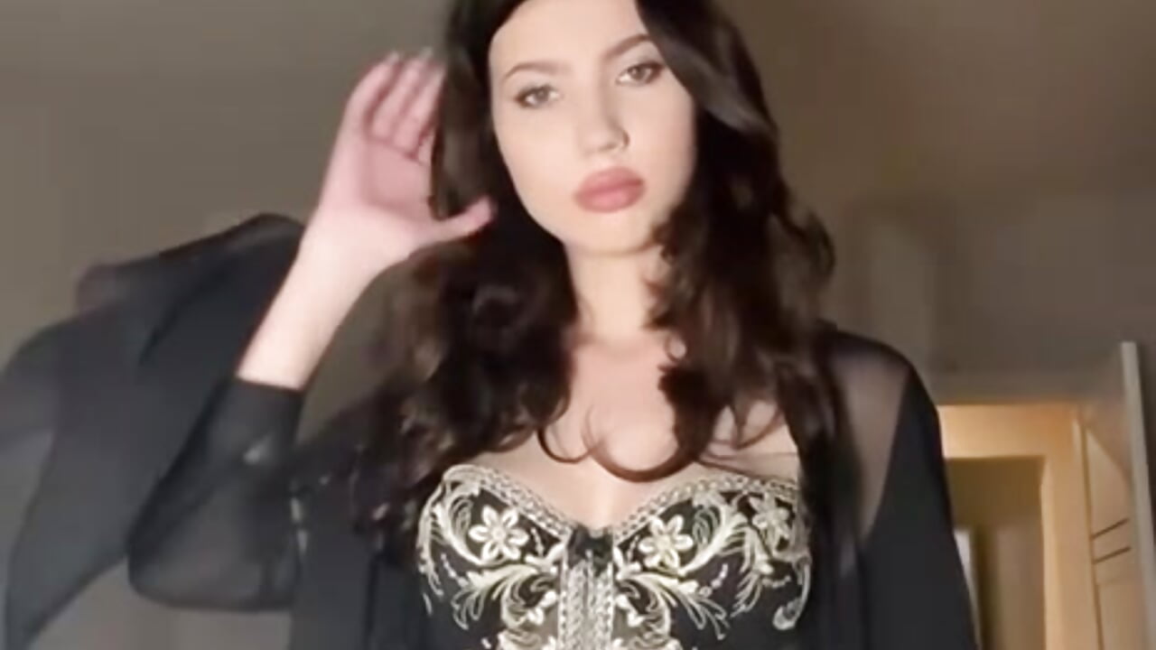 love music - βίντεο μοντέλου ShandyTreys