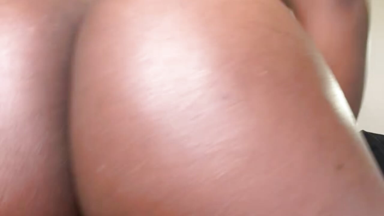 Pussy opening closeup😋💦 - video by Primugari_ cam model