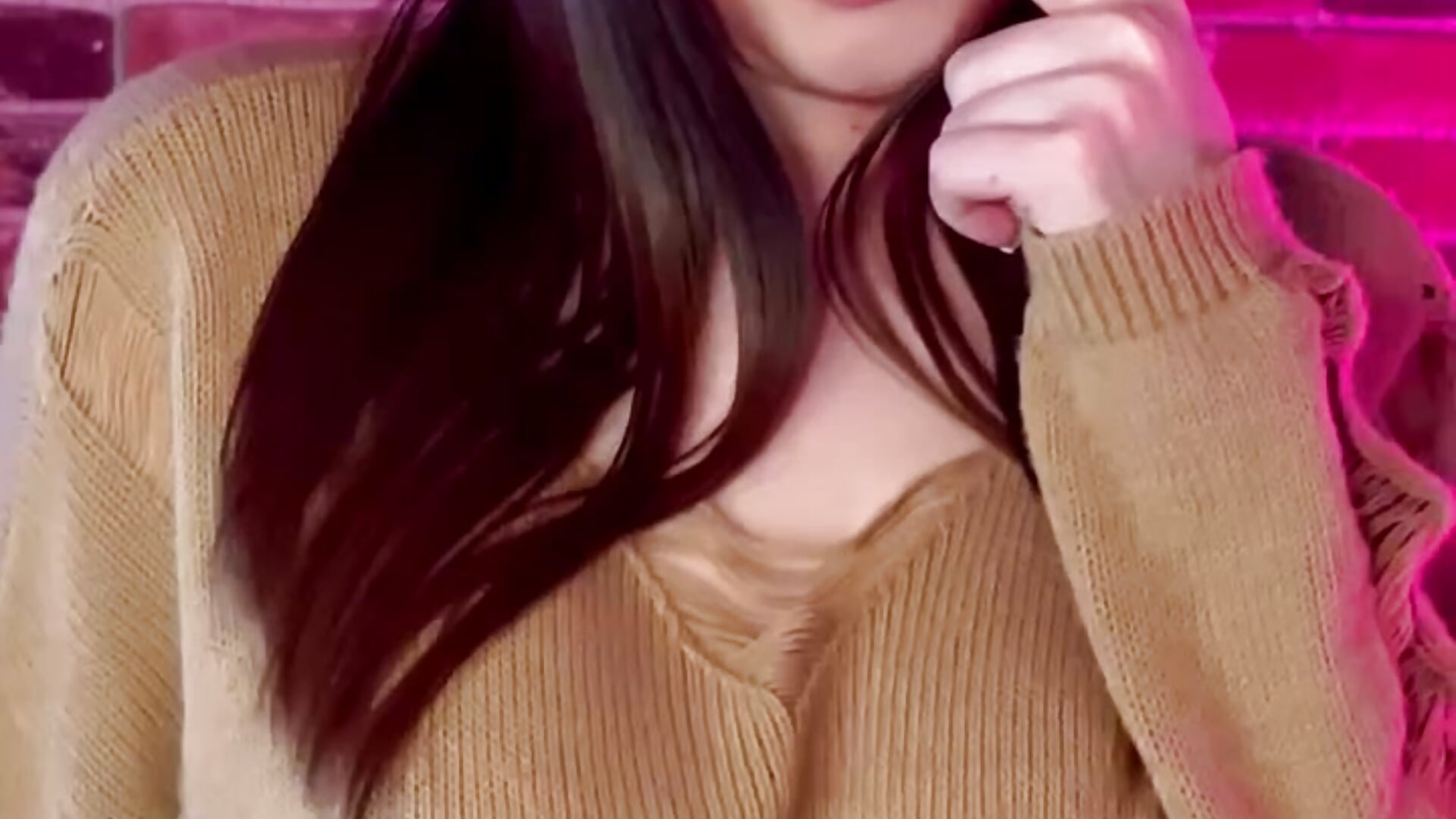 Soft Motion Tease - відео від вебкаммоделі GoldenLuxuryGirl