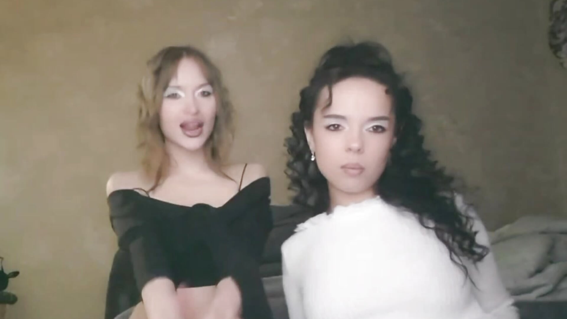 Cassandra & Ellie - video av CassandraBardon cam-modell