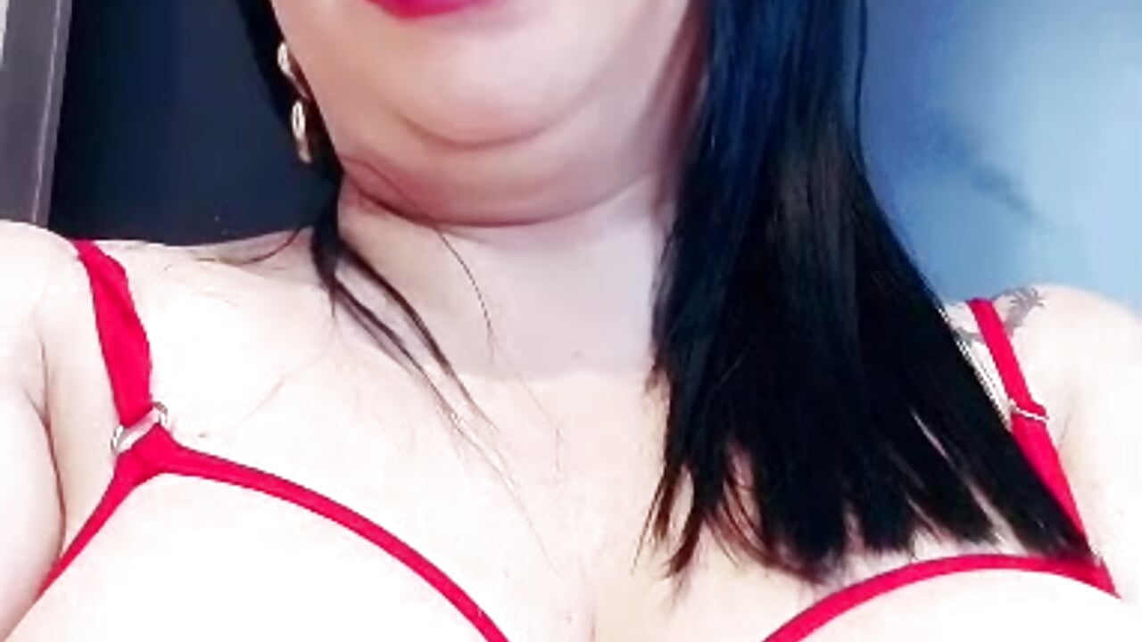 “Do you like what you see… or do you want to see more? 😏” – video od webkamerové modelky Nahomi_rosse