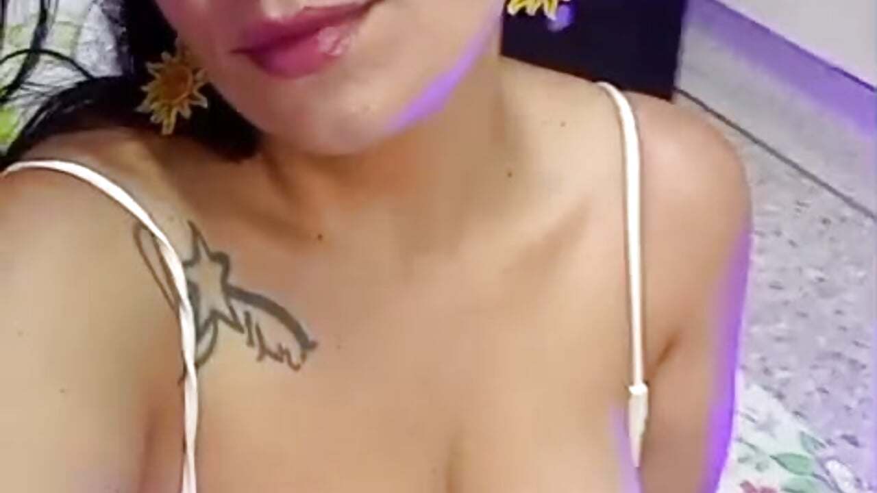 A tender and hot woman 😊 - vídeo de la modelo de cam DianaSheren
