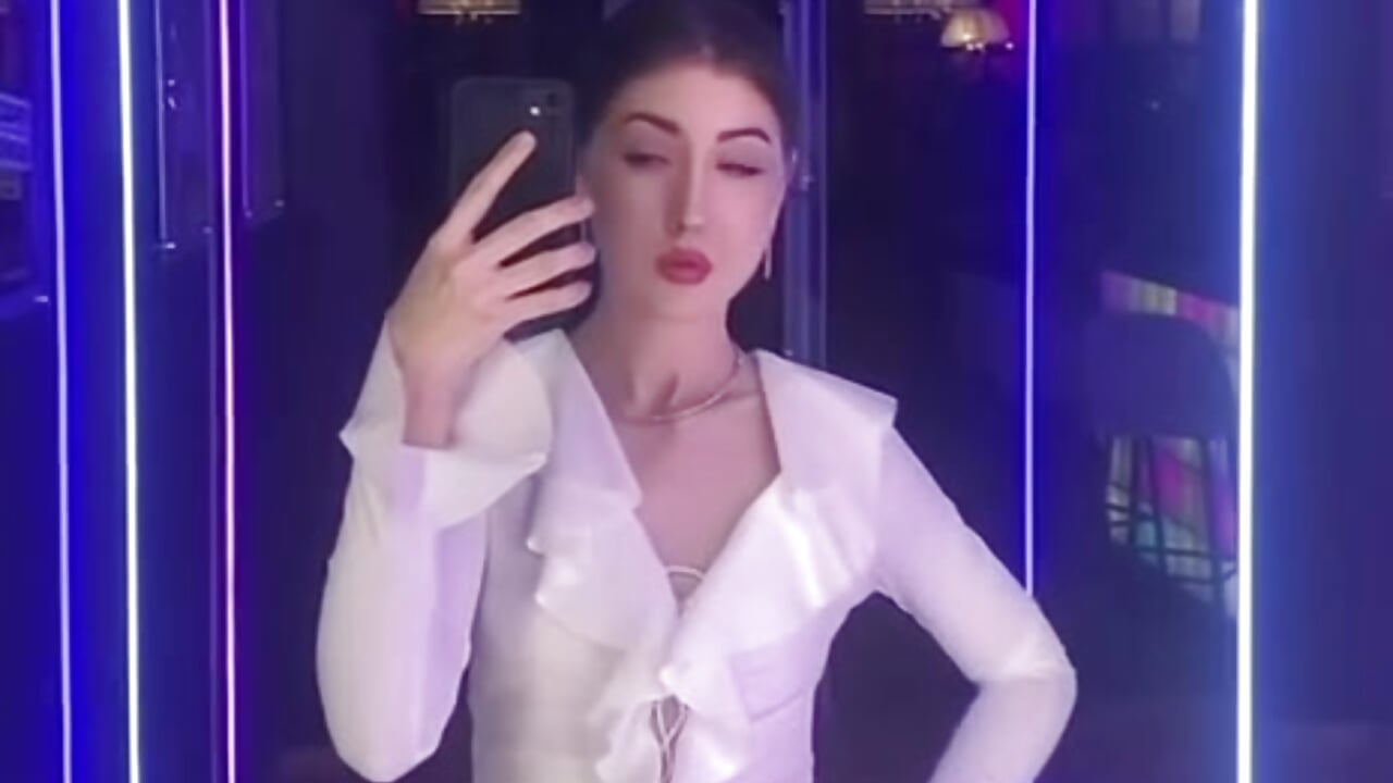 Mood - فيديو من aliceescotte موديل الكام