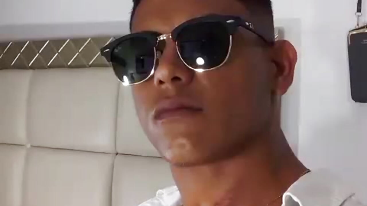 I AM ADAM – video od webkamerové modelky LORD_HERAKLES