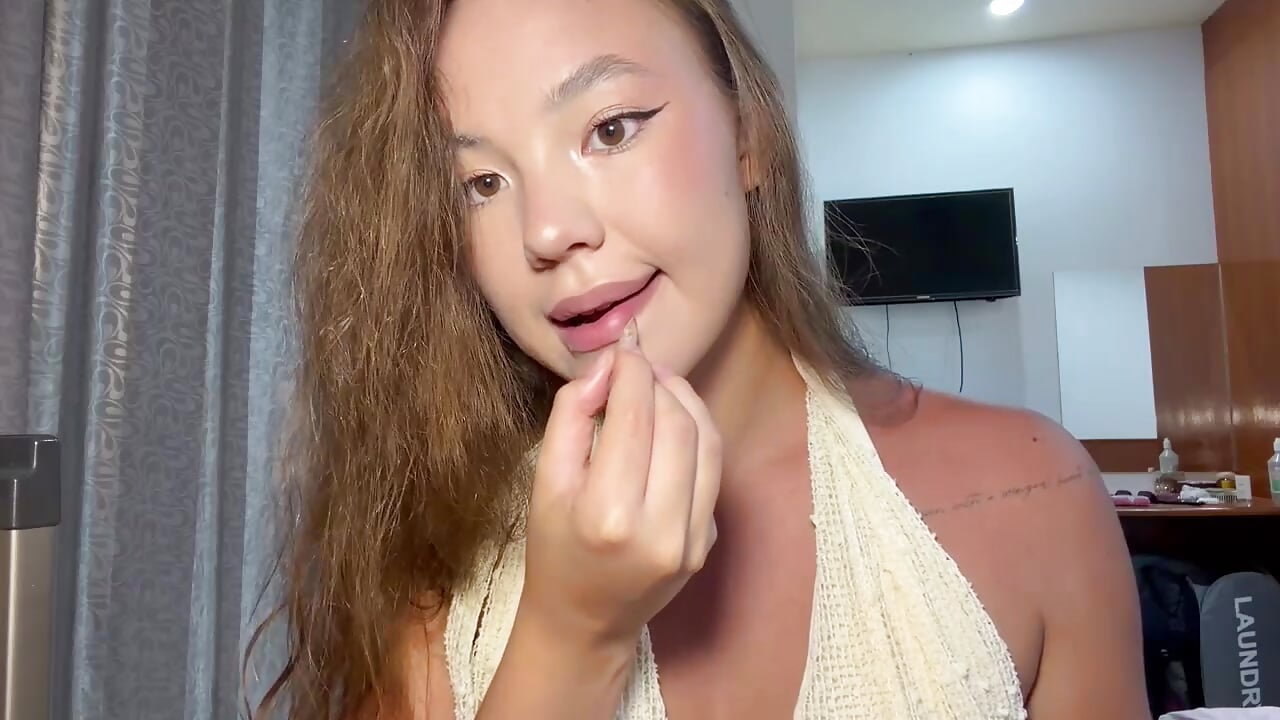 Tiny Tease 🔥 - Video von kamila_18_french Cam-Model