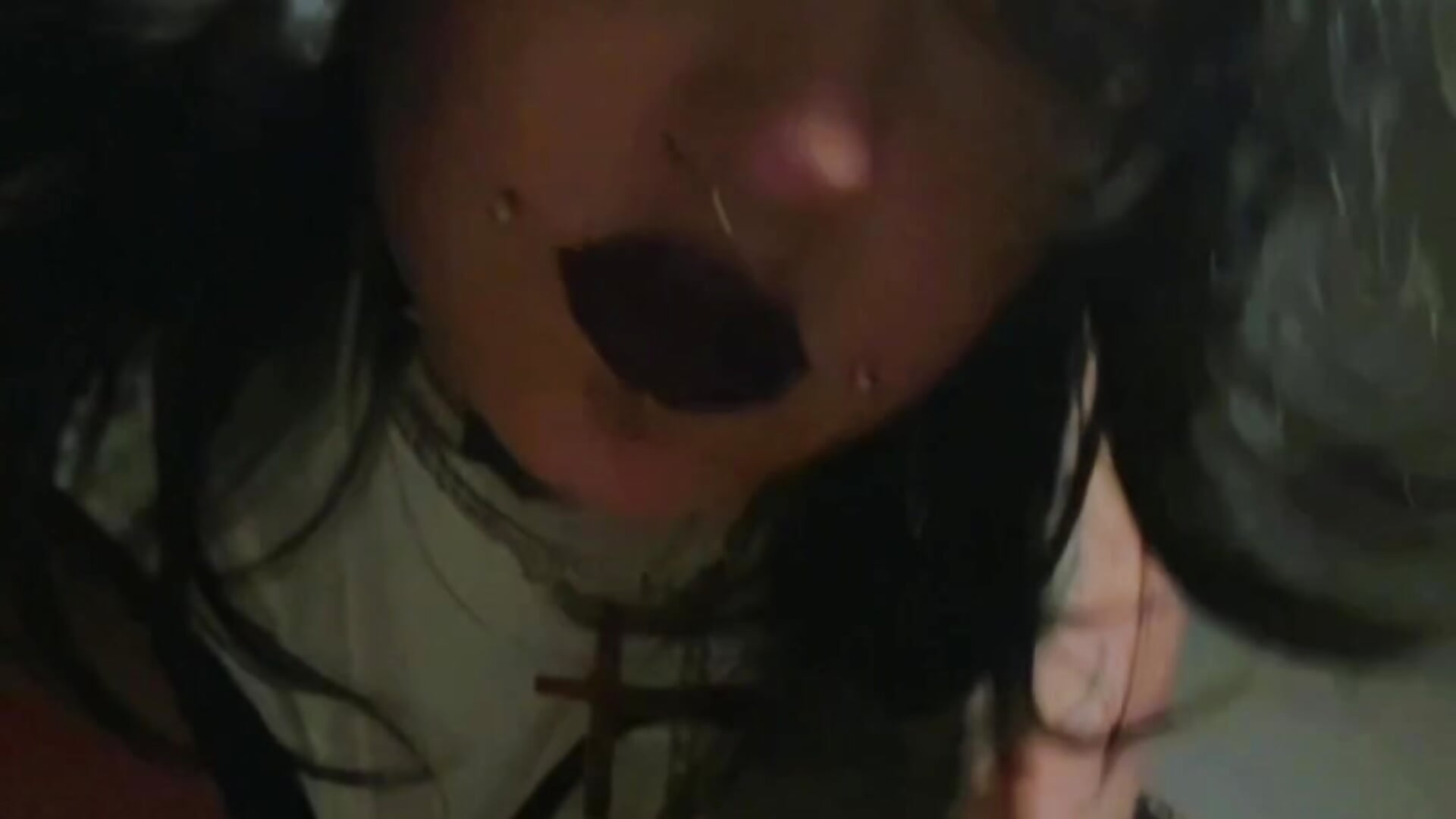 A personal promise to make your mind insane 😚 – video od webkamerové modelky embercore