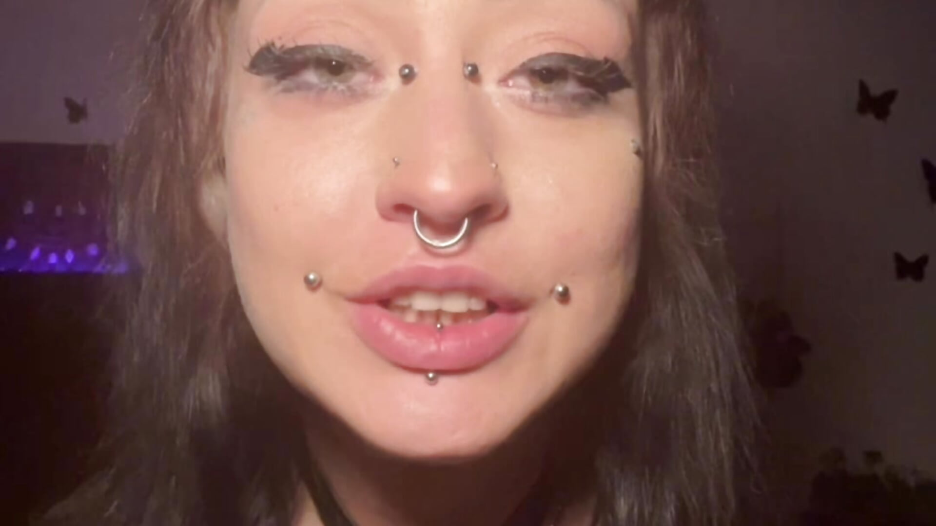 Instructions 🤍 – video od webkamerové modelky embercore