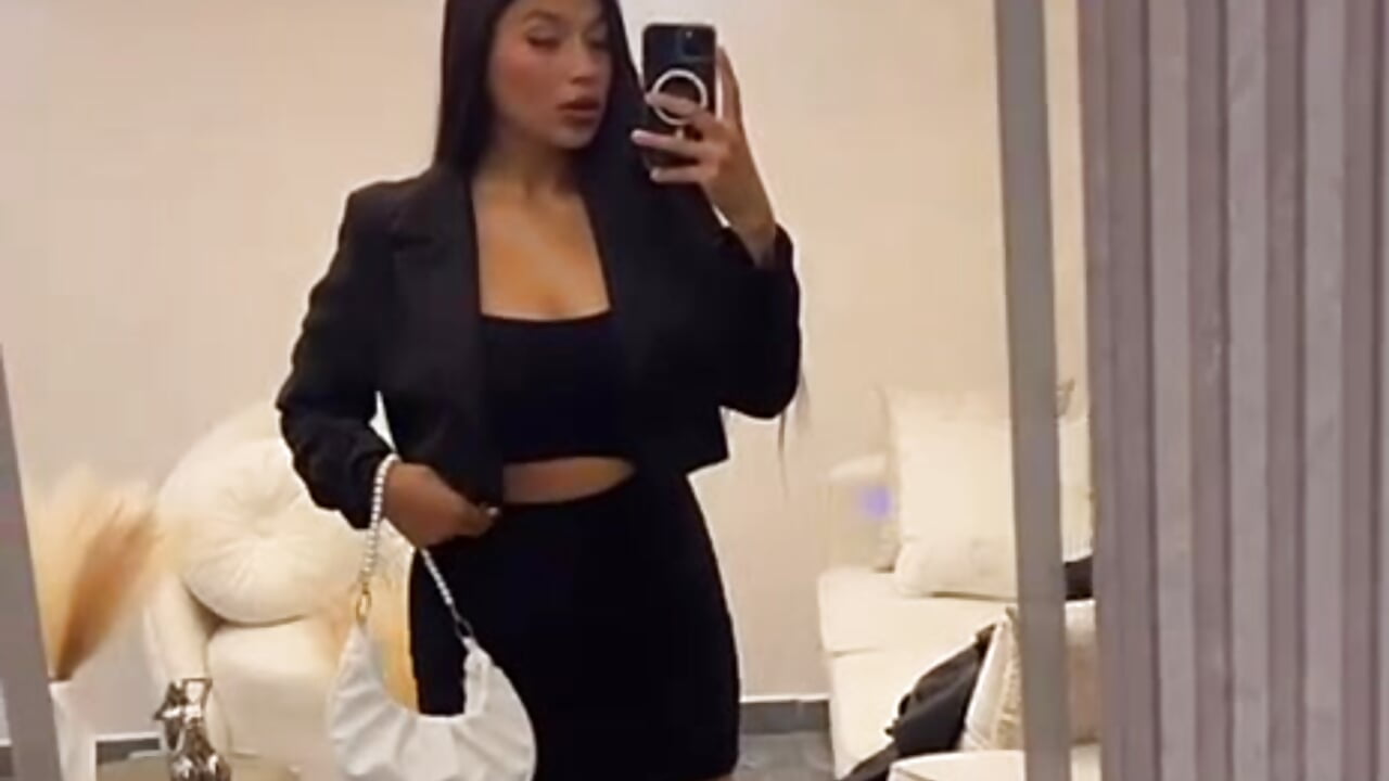 hello – video modela na kameri breenda01