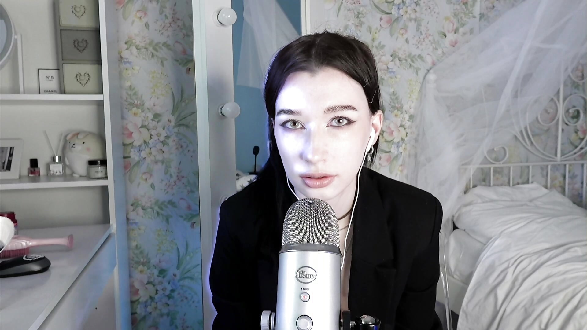 trying ASMR ^^ - vídeo de la modelo de cam swanaudrey