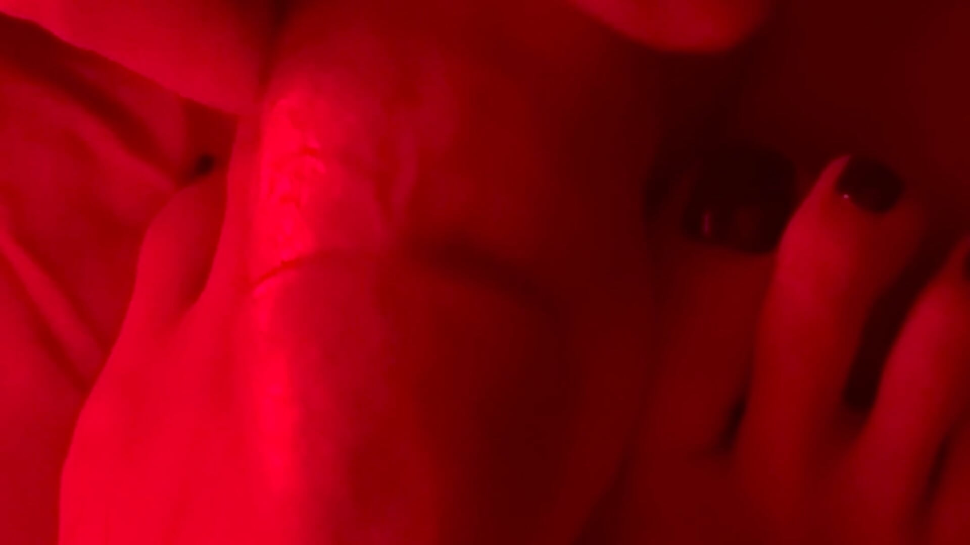 Sborrata sui piedini cum on feet 🦶🏻💦 - video van SilentScreamsVan- cam-model