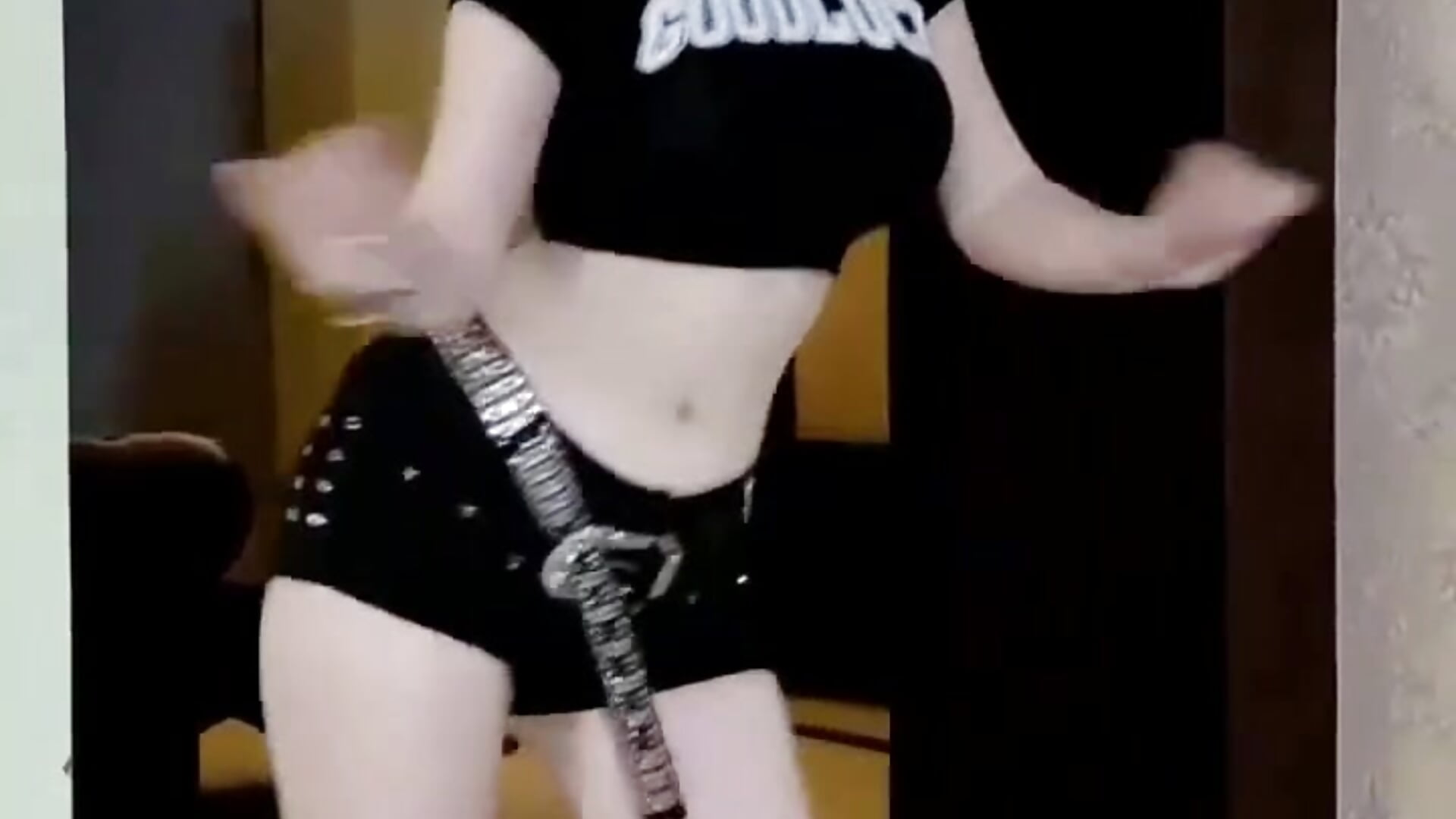 展示才艺扭胯舞 - ক্যাম মডেল xiaojuan520-এর ভিডিও