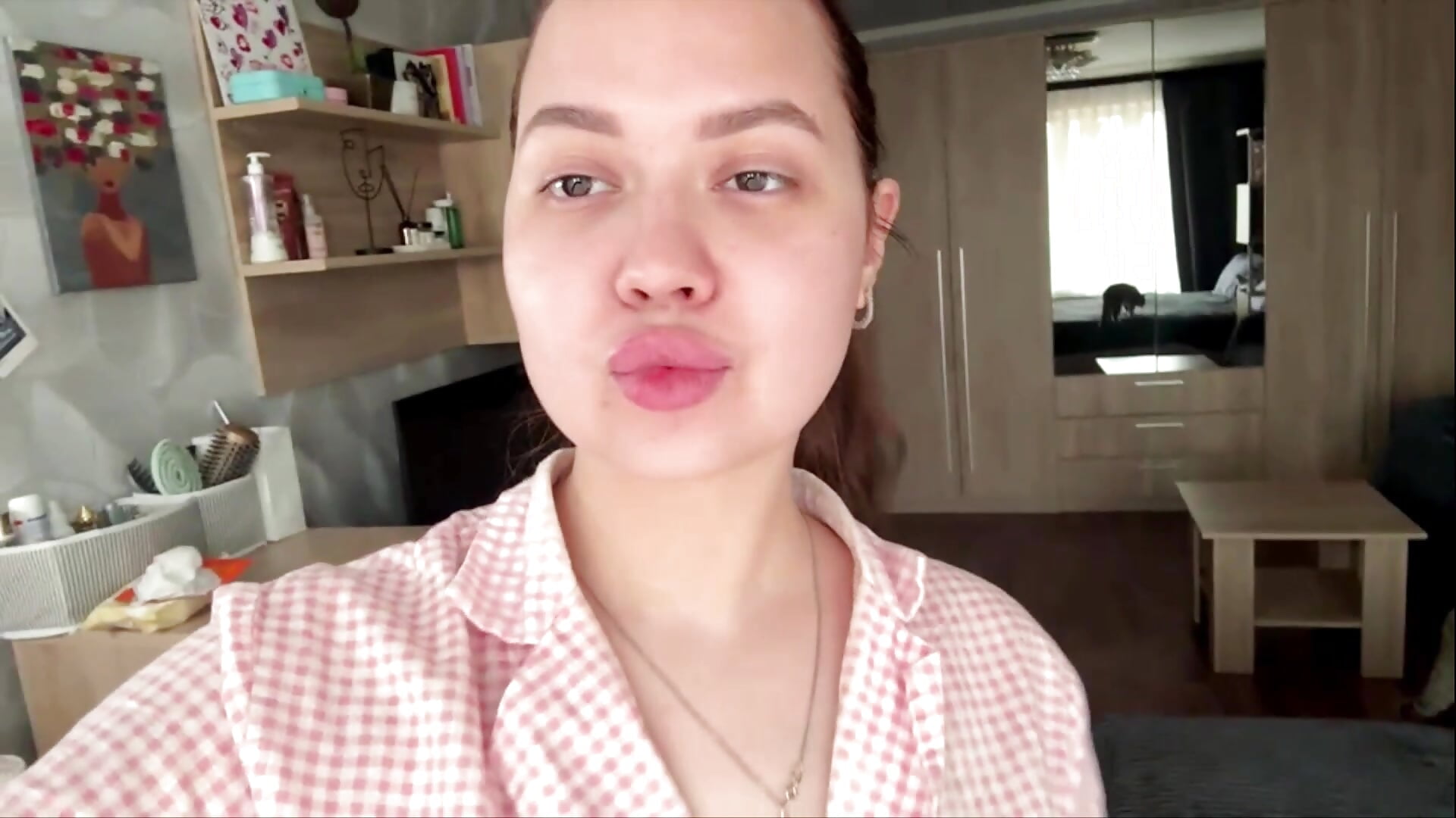 Flirt Frames — filmik Emely_Cute, modela(-lki) na kamerkach