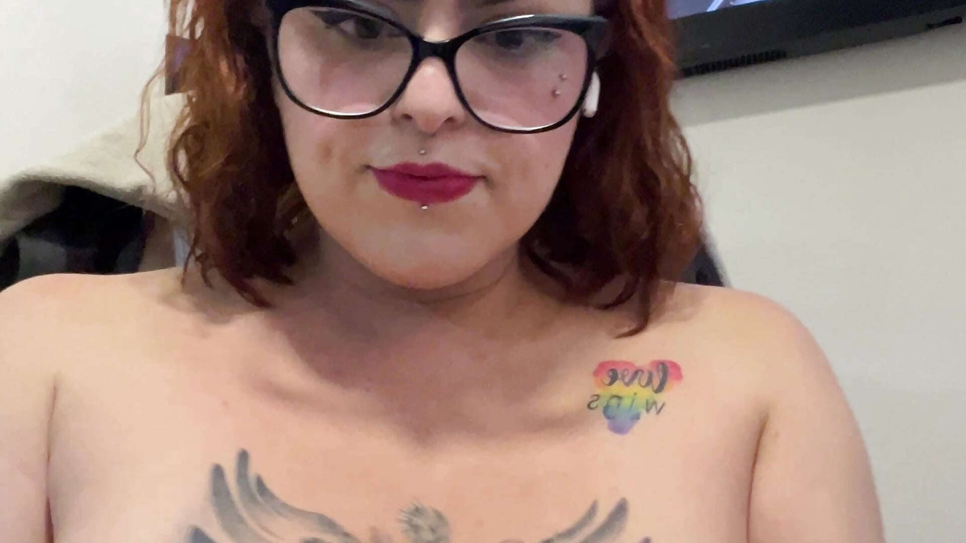 Naughty 😈 - video oleh model kamera MiaHotboobs