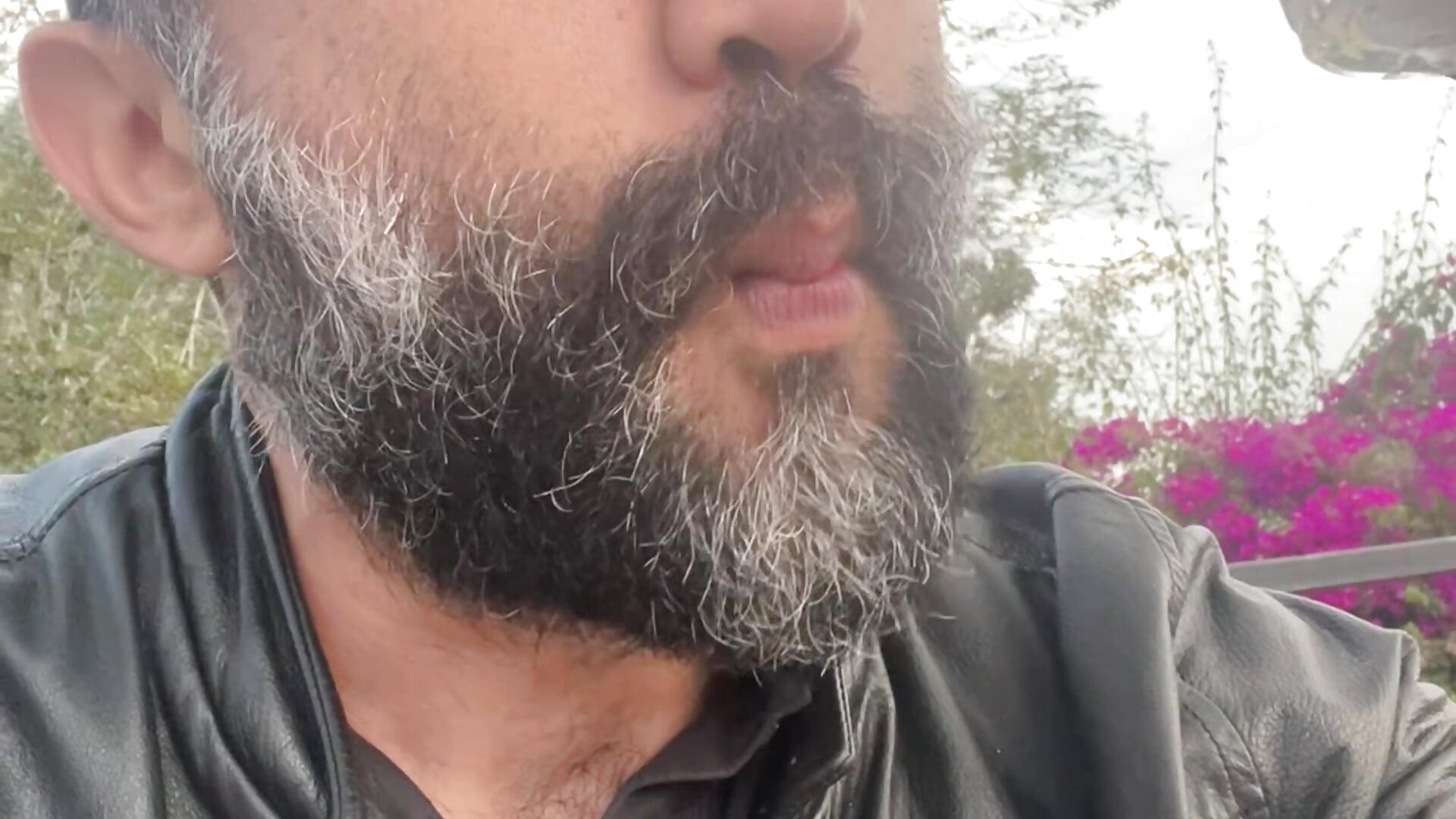 Chilling – видео вебкам-модели manlytony