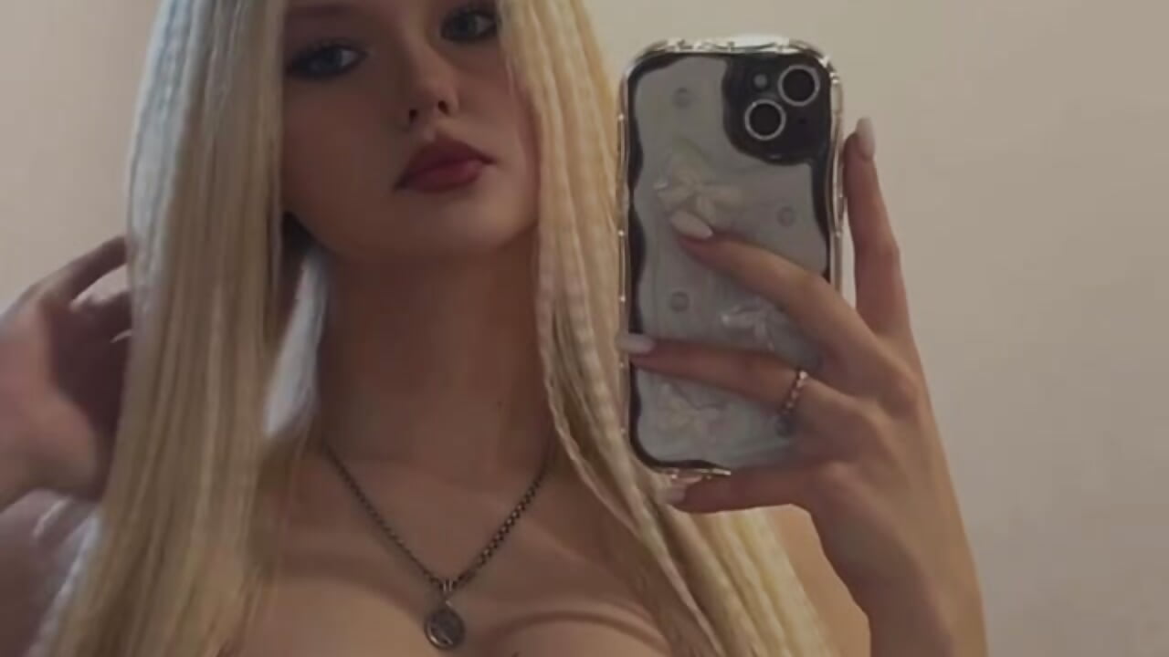 Red – video od webkamerové modelky SweettAnny