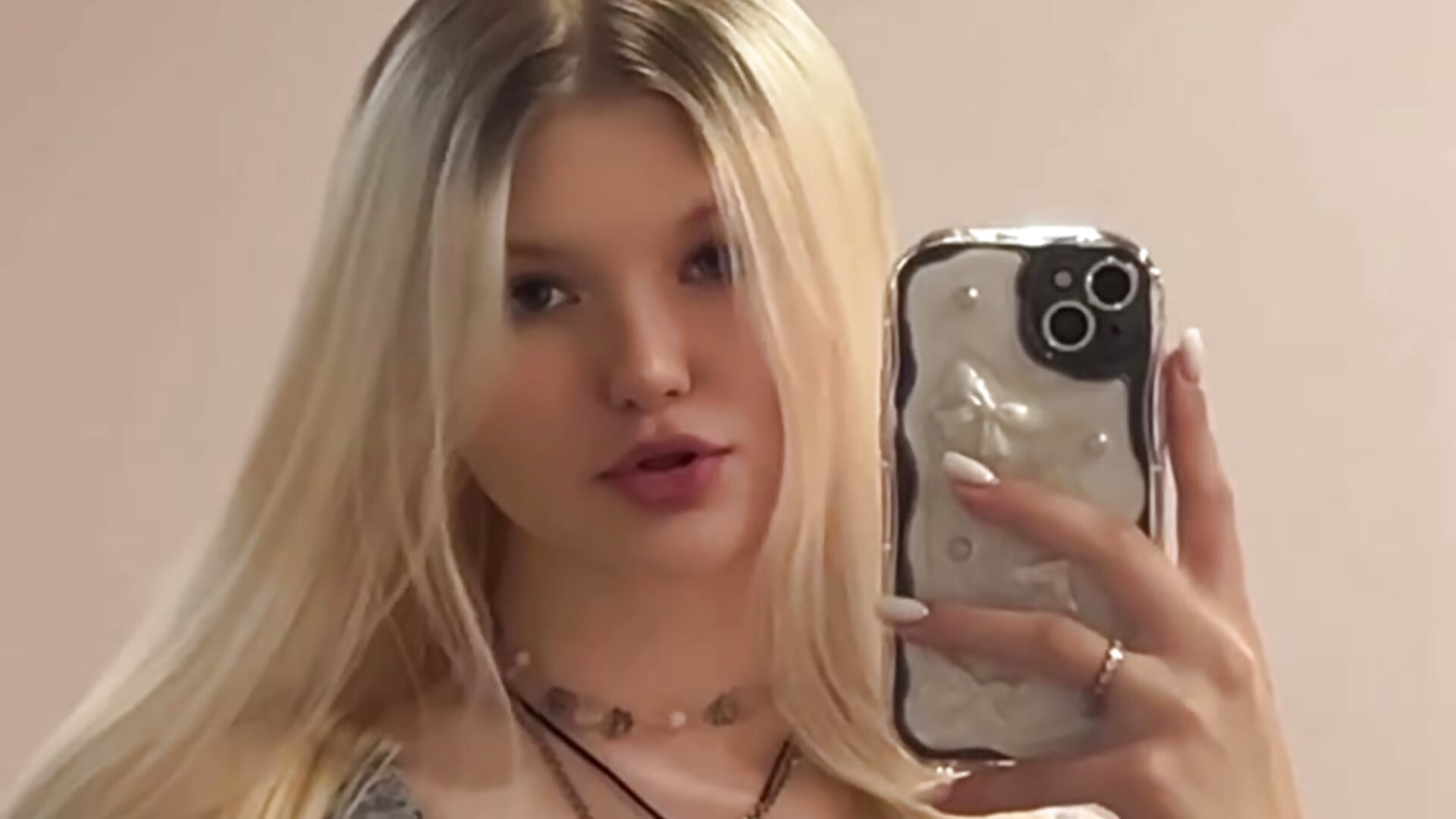 My new outfit - відео від вебкаммоделі SweettAnny