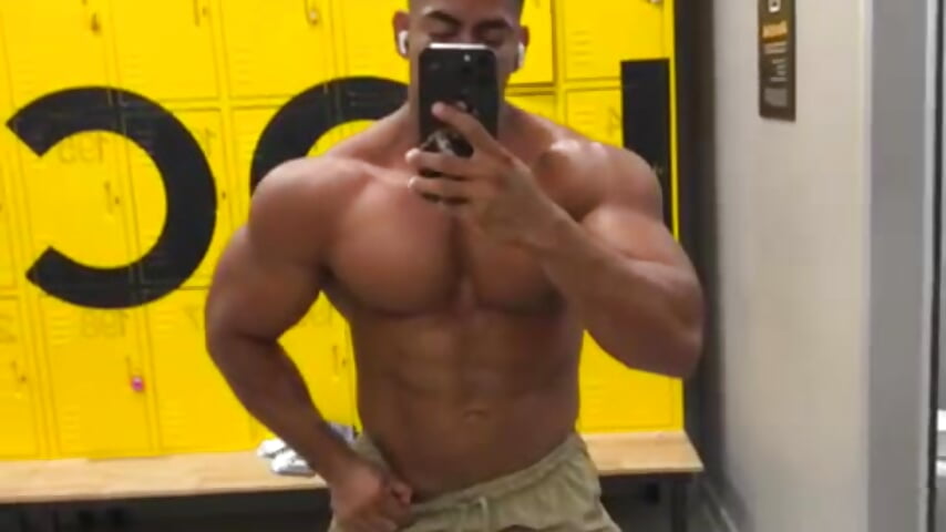 pumping in the gym - video by Trevor_vinc cam model