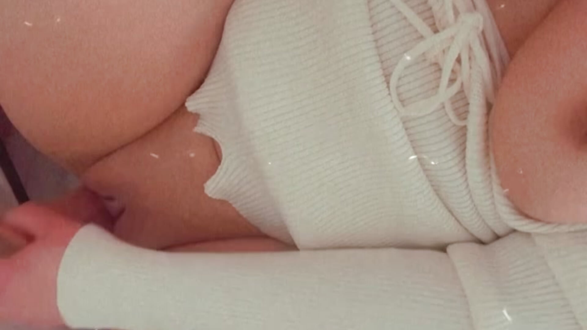 Miam – video modela na kameri Isabellaoffx