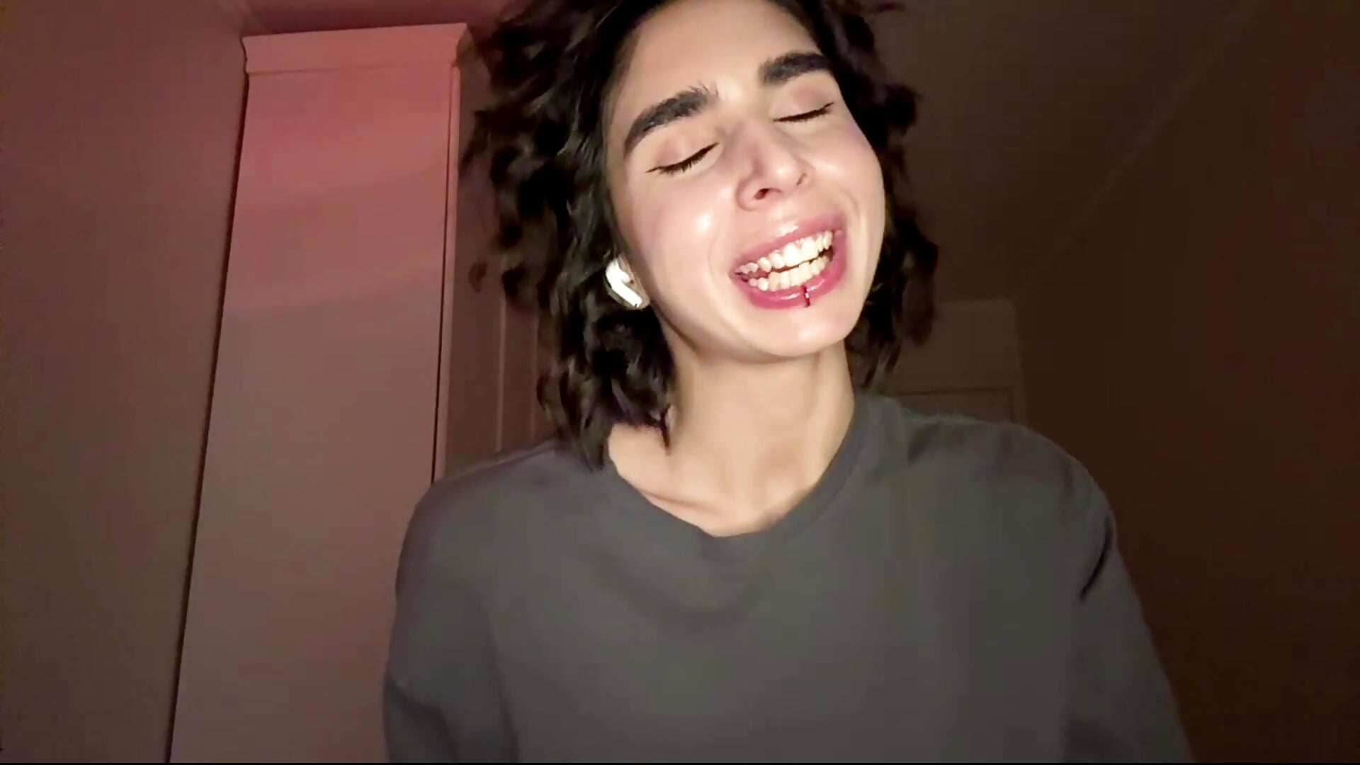 Too much flashes of my bra - відео від вебкаммоделі StephenAbati