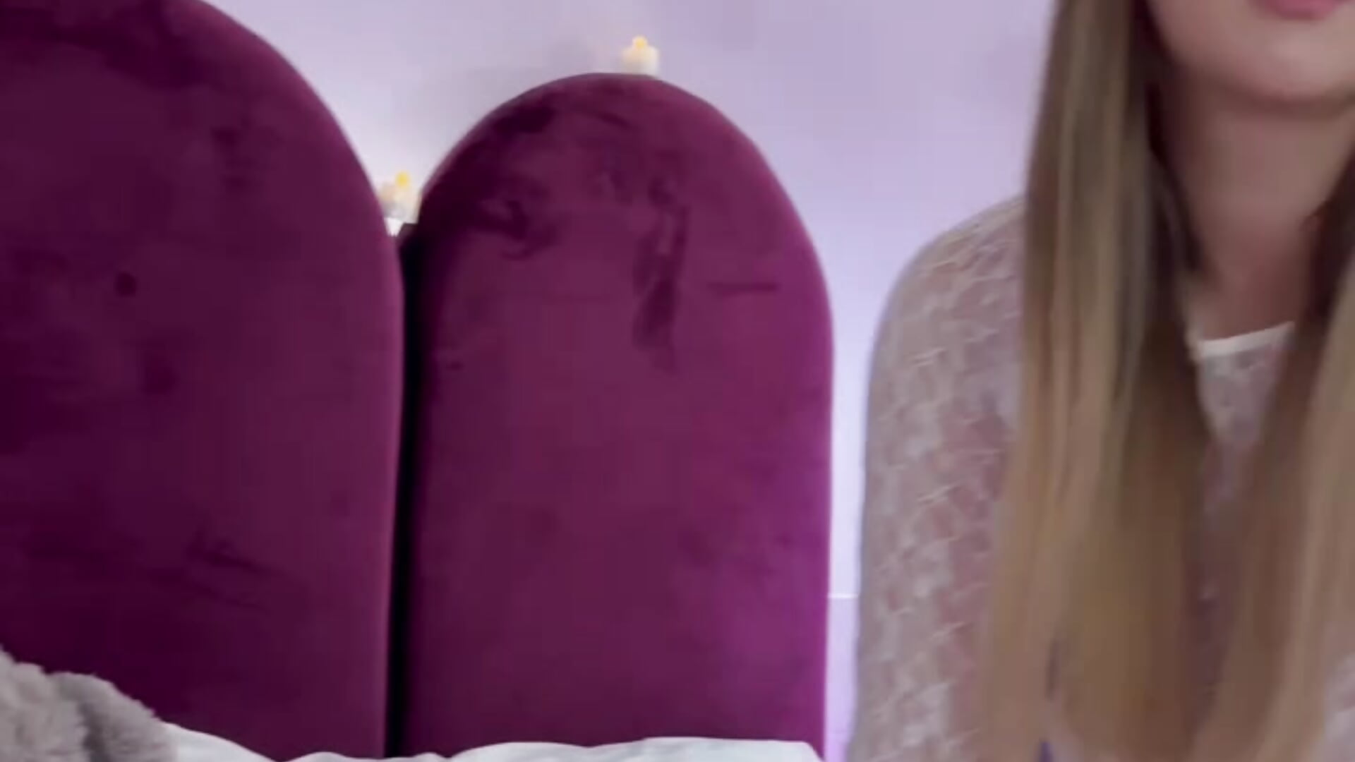 Boo 👻 - video oleh model kamera CharlotteAtwoood
