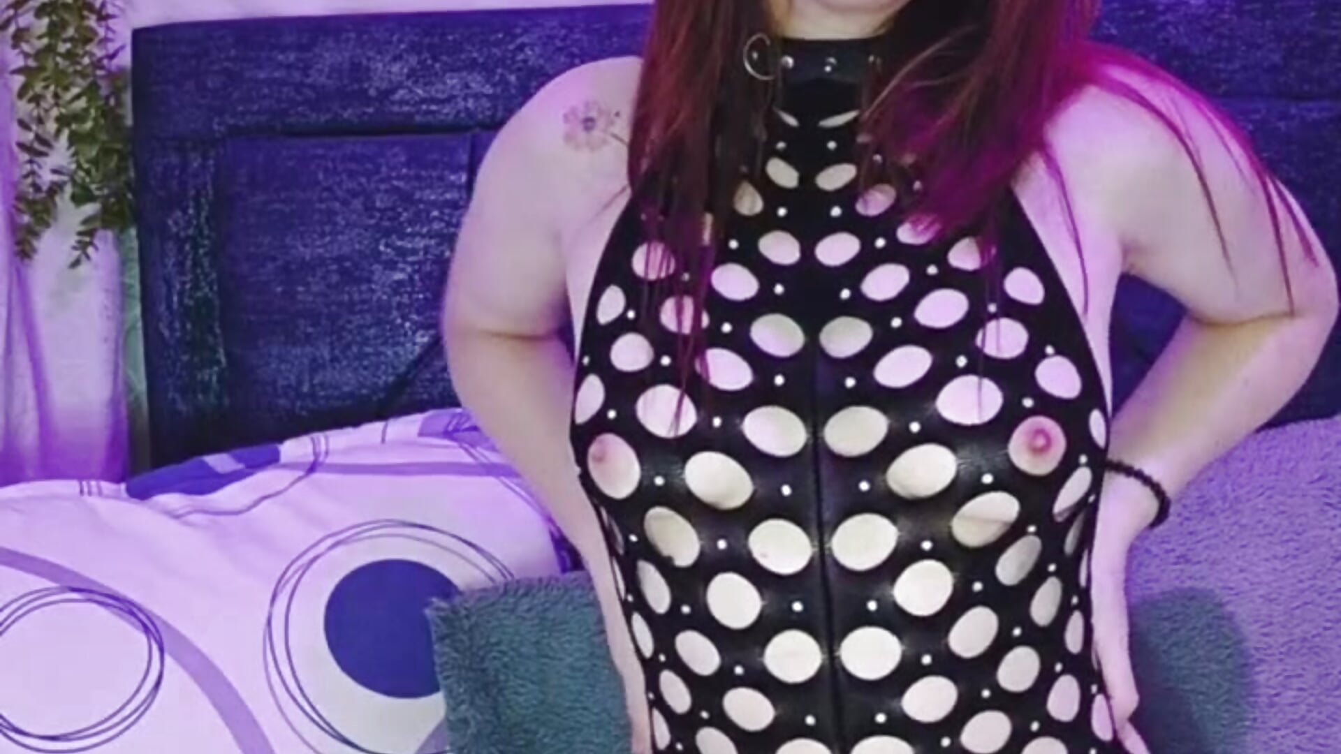Black Cut-Out Seduction - فيديو من Amber_prada موديل الكام