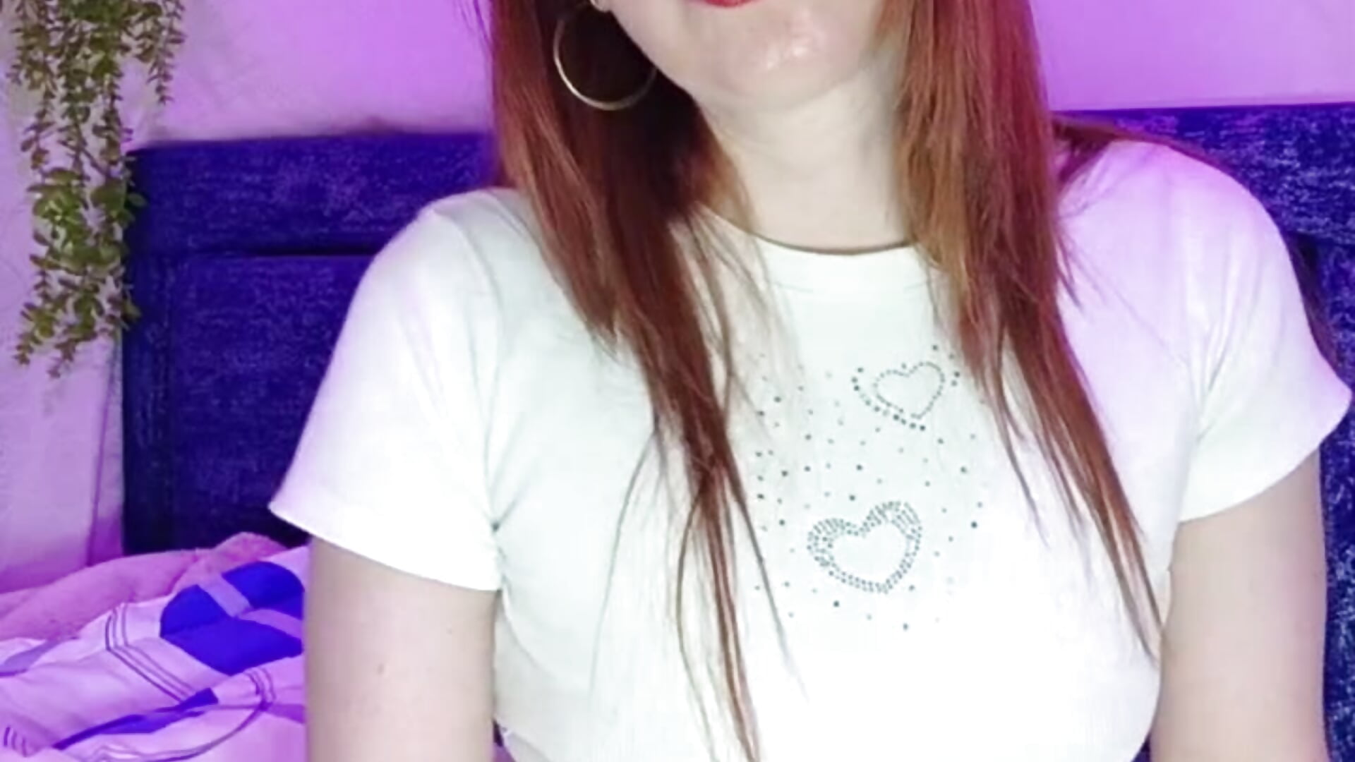 Arms Up & Seductive Glow - video by Amber_prada cam model