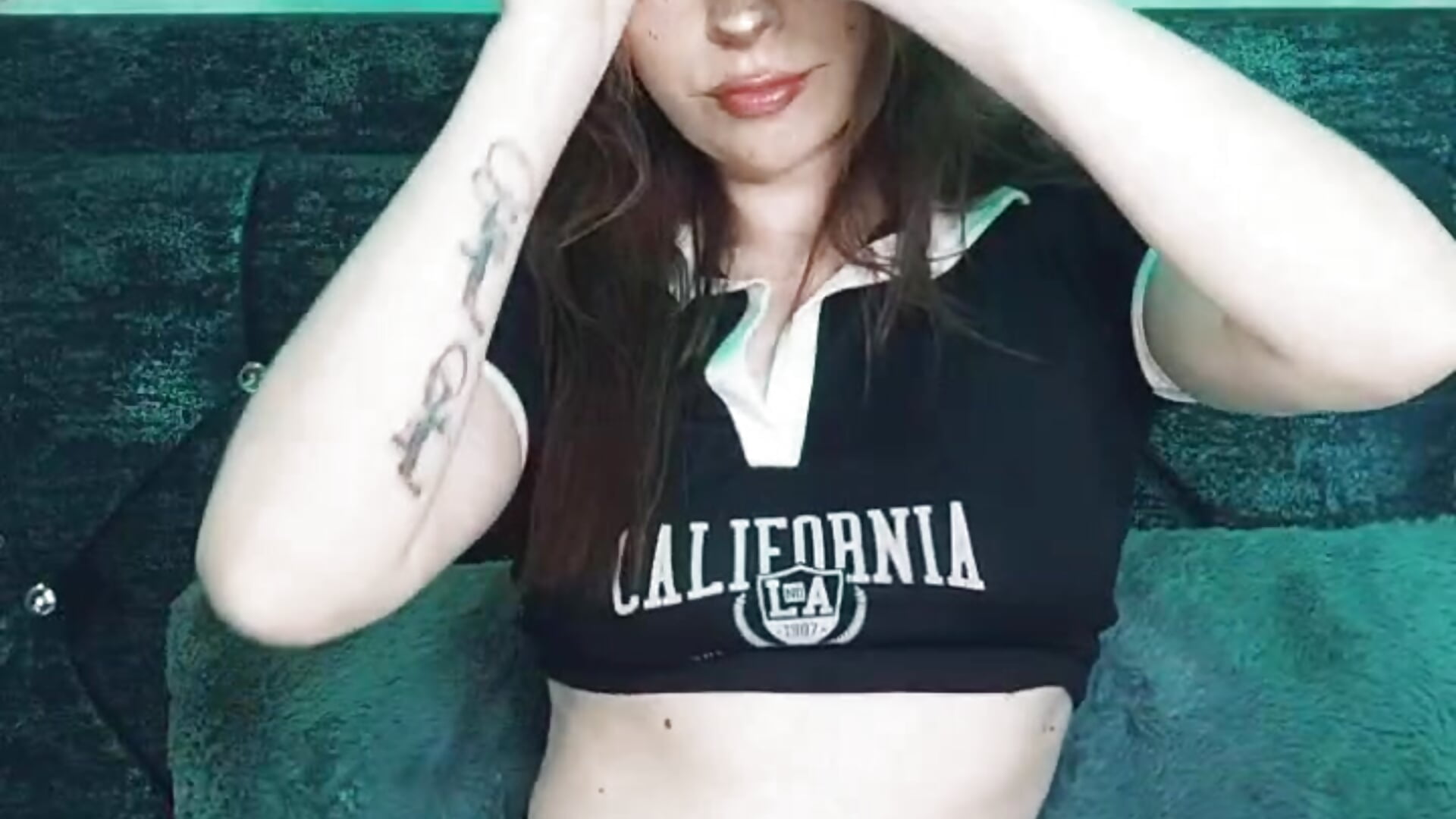 "Teasing you with my big ass and slutty face 😈 Come fuck me in PVT 💦"－カメラキャストのAmber_pradaの動画