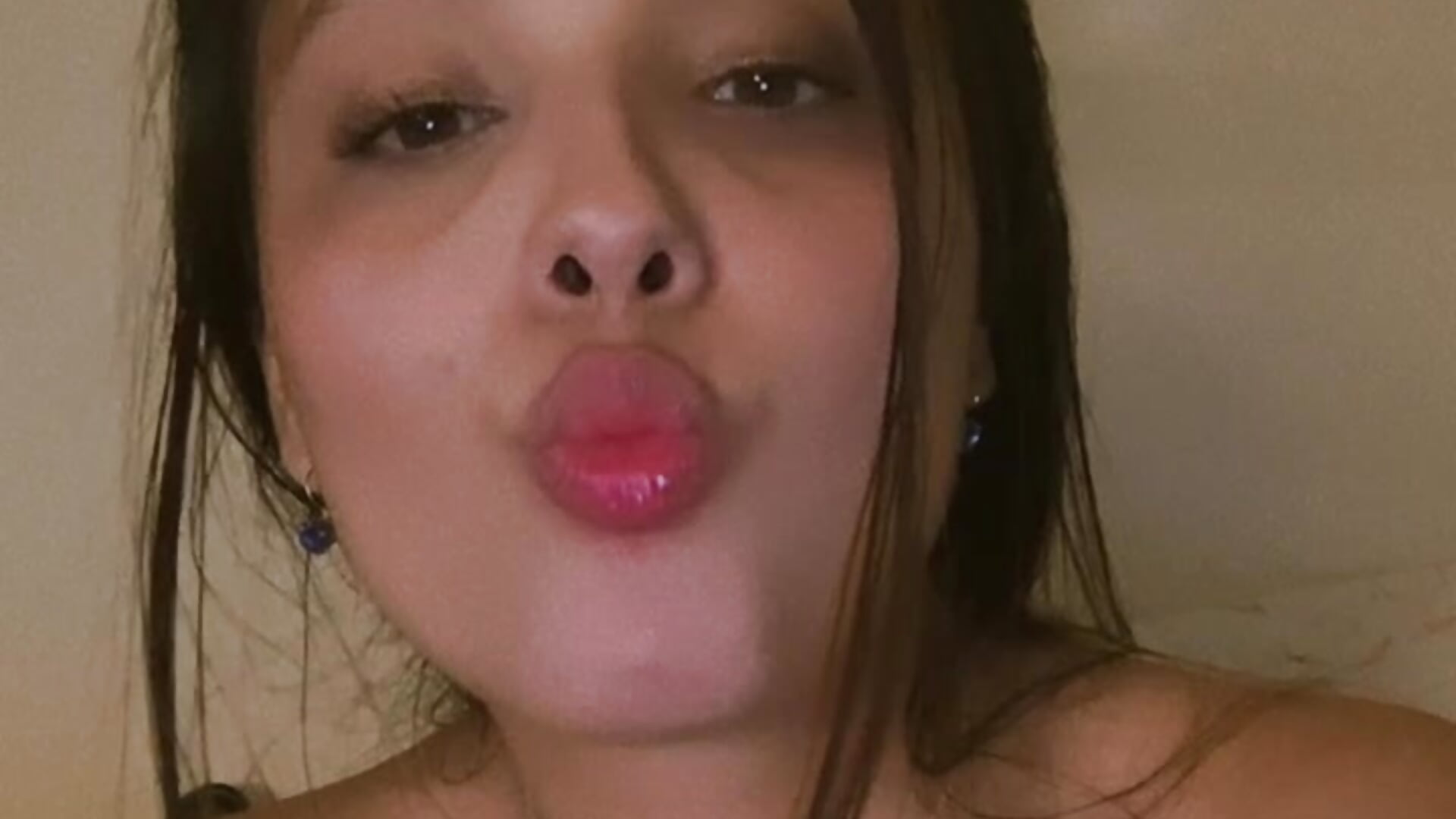 Besitos para ti😘😘 - vídeo de la modelo de cam AuldCashbox