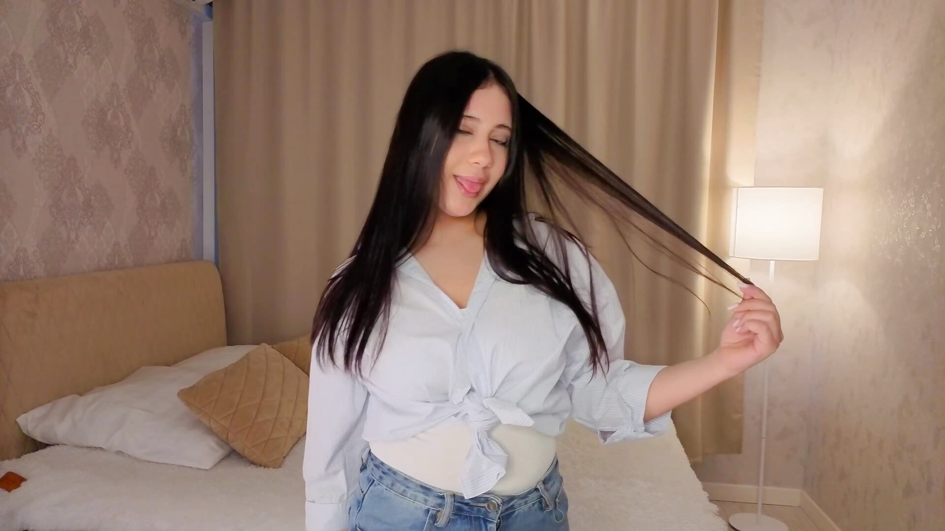 my first time with camera 🤗 - CarolynnBudy 캠 모델의 동영상