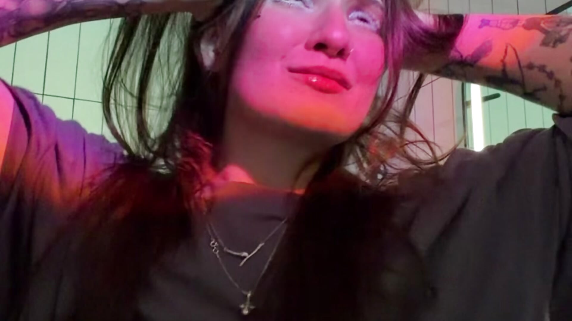 LOVELY ME - AurikTrix 캠 모델의 동영상