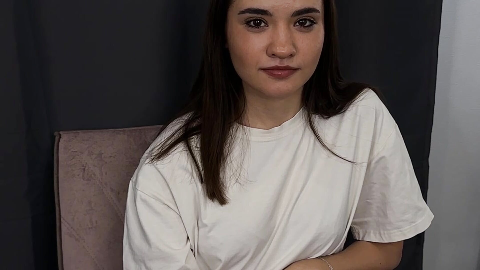 Hello!) - βίντεο μοντέλου IrmaGaron