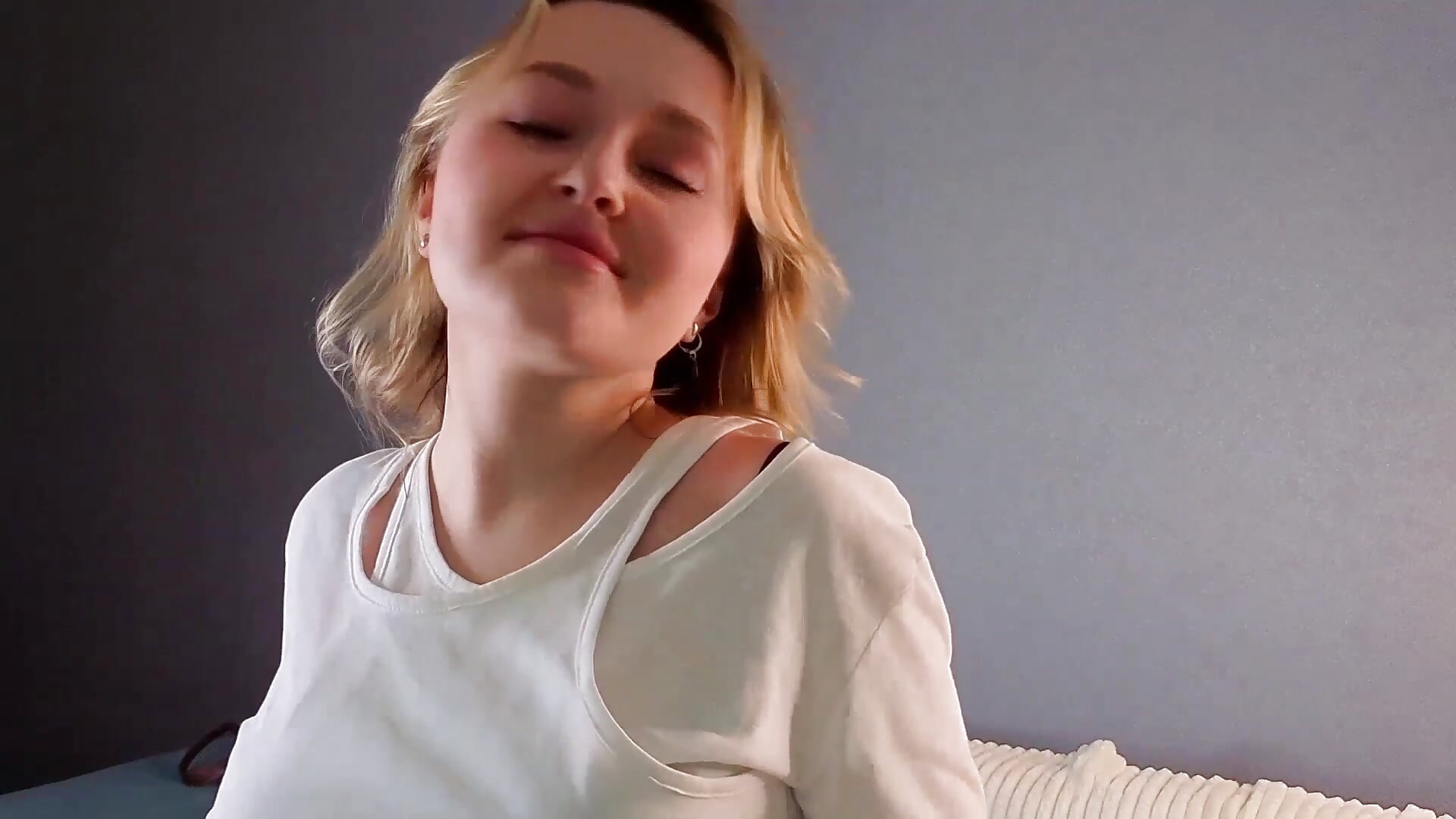 sensual and gentle moves for you - vídeo de la modelo de cam LorriMonz