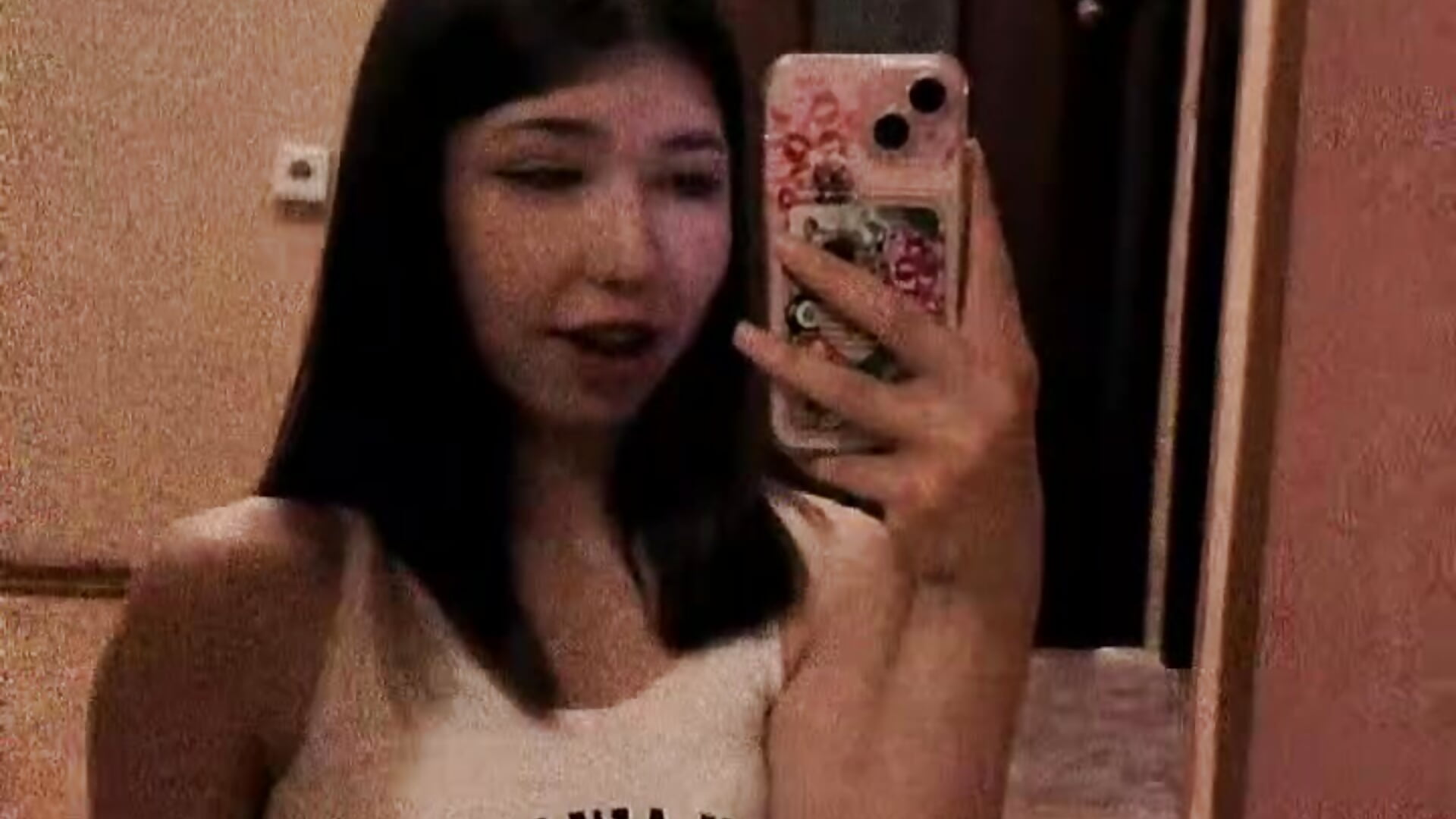 Lipstick #18 - video by MoonRavelle cam model