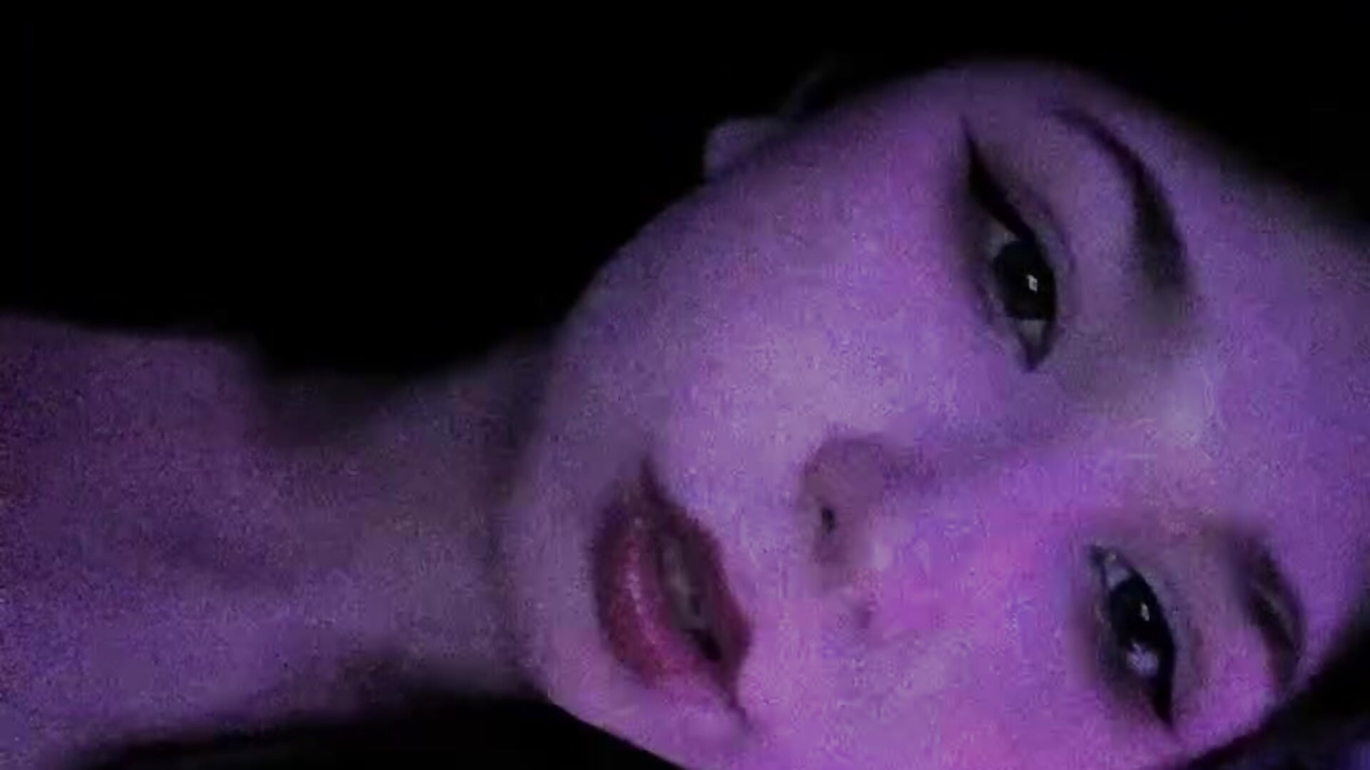 Lipstick #11 - video by MoonRavelle cam model